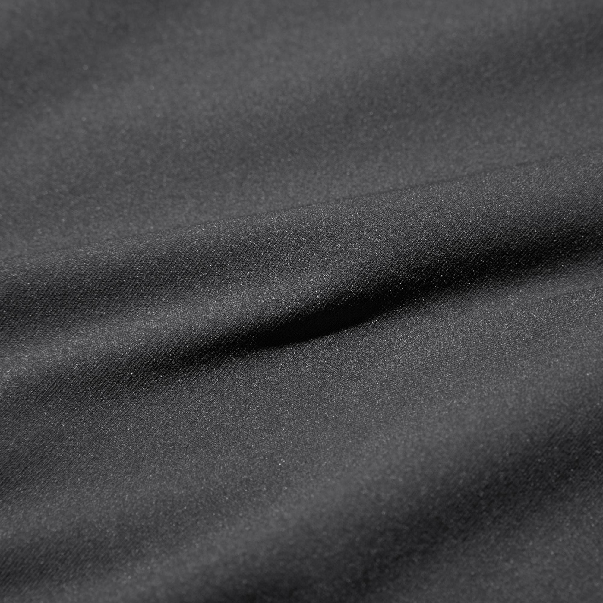 Incredibly quick-drying 'AIRism' fabric.