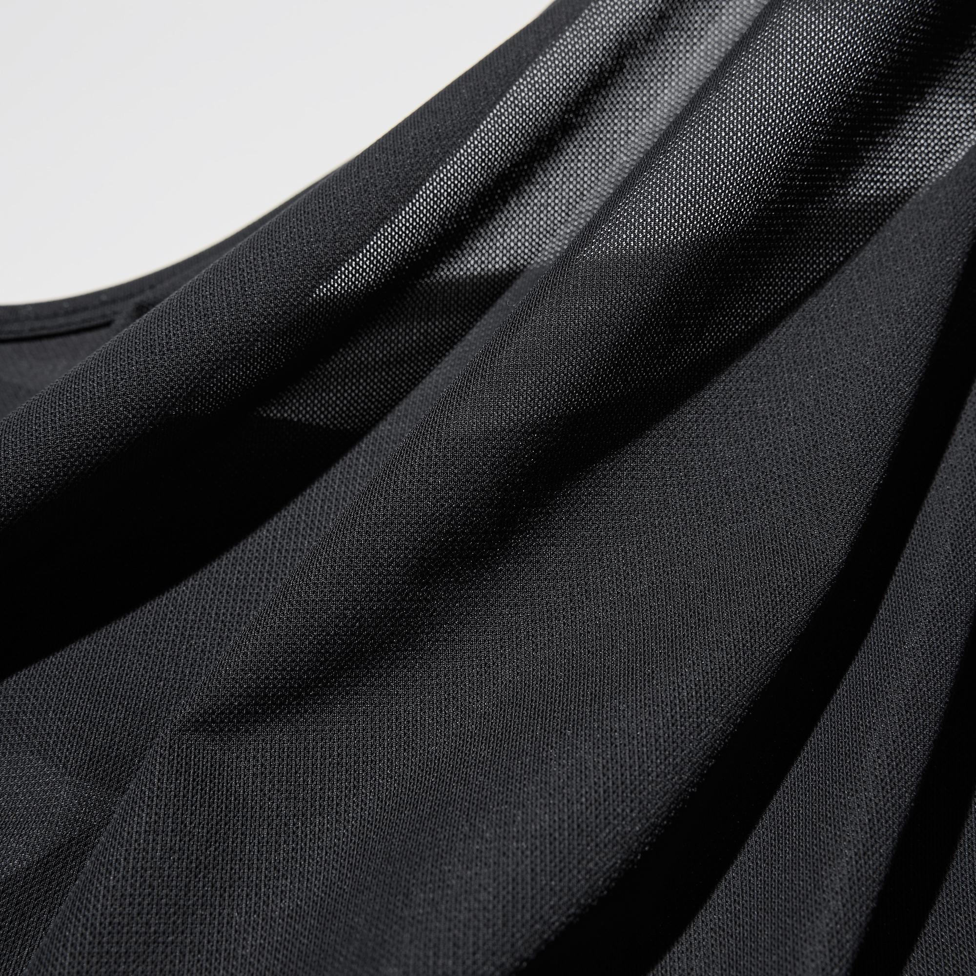 Smooth, moisture-wicking AIRism fabric to stay fresh