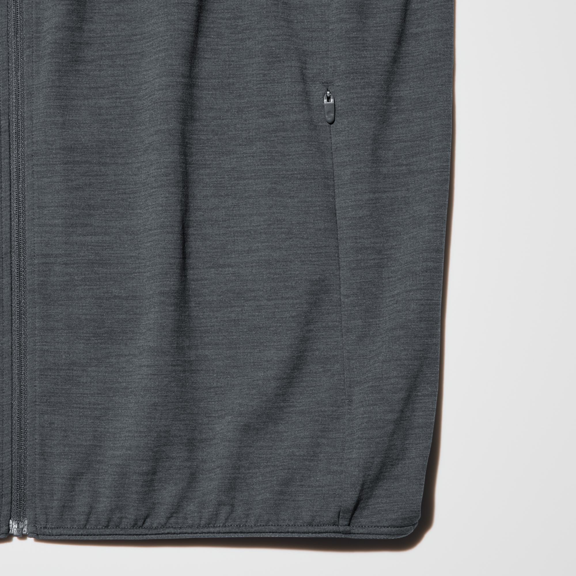 Slide fastener side pockets to keep your belongings safe in active scenarios.