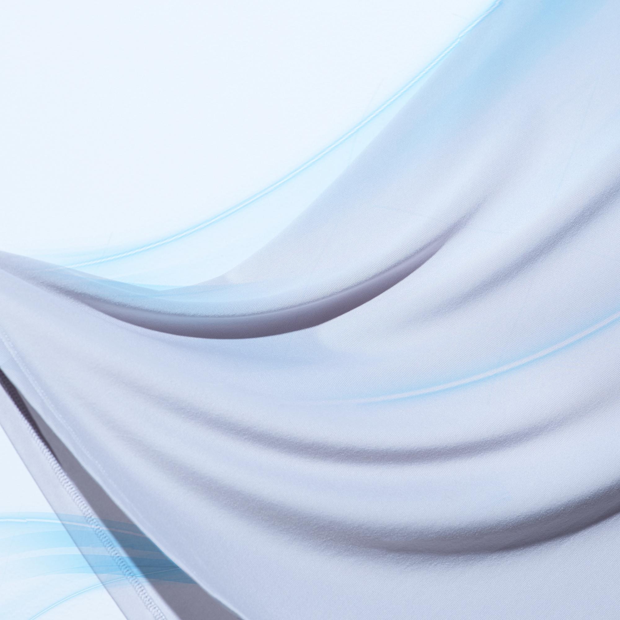 Smooth, moisture-wicking AIRism fabric to stay fresh.