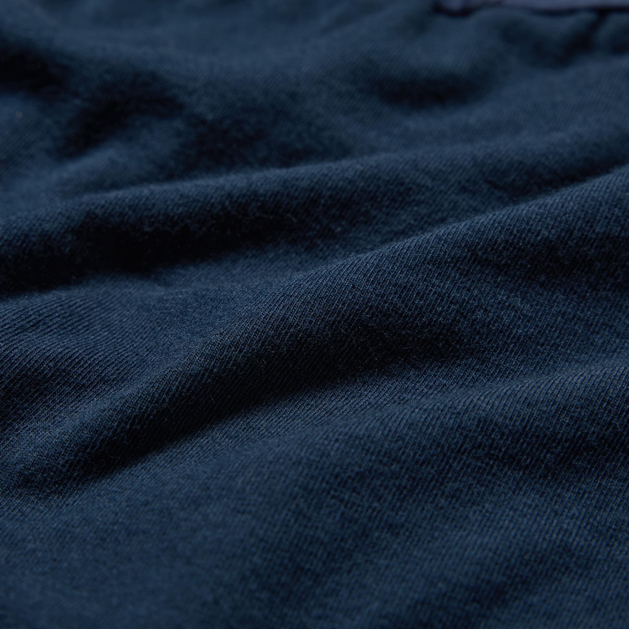 Pilling-resistant fabric for a premium look and a smooth feel. With deodorizing and odor control features.