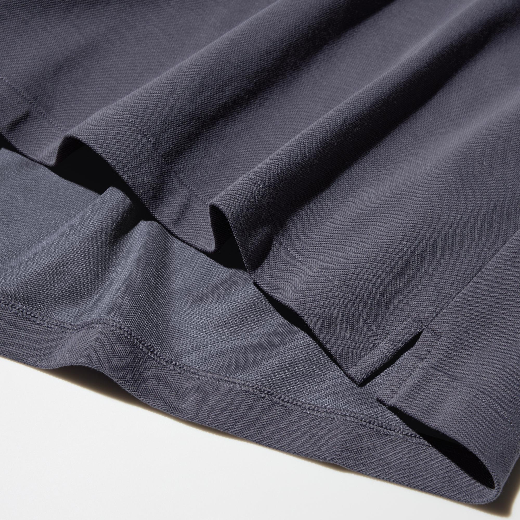 The ‘AIRism’ material looks like a soft cotton pique fabric and feels silky and smooth. Cool to the Touch function provides instantly cooling comfort.