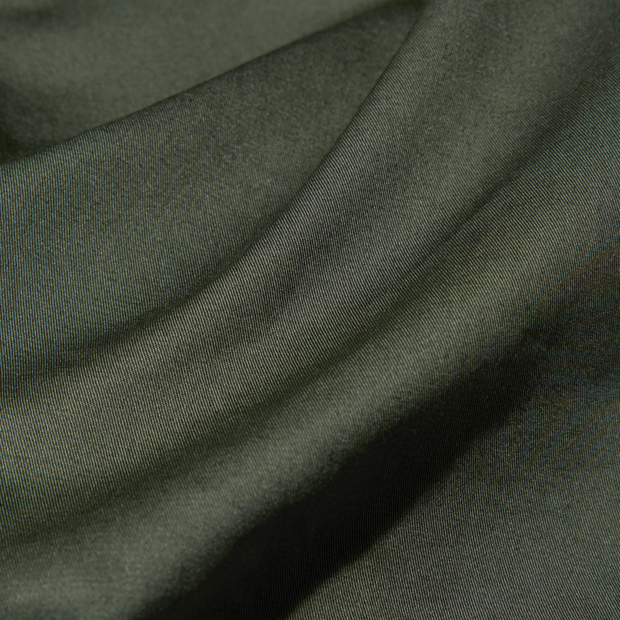Stretch twill cotton fabric with a soft texture and an elegant look.