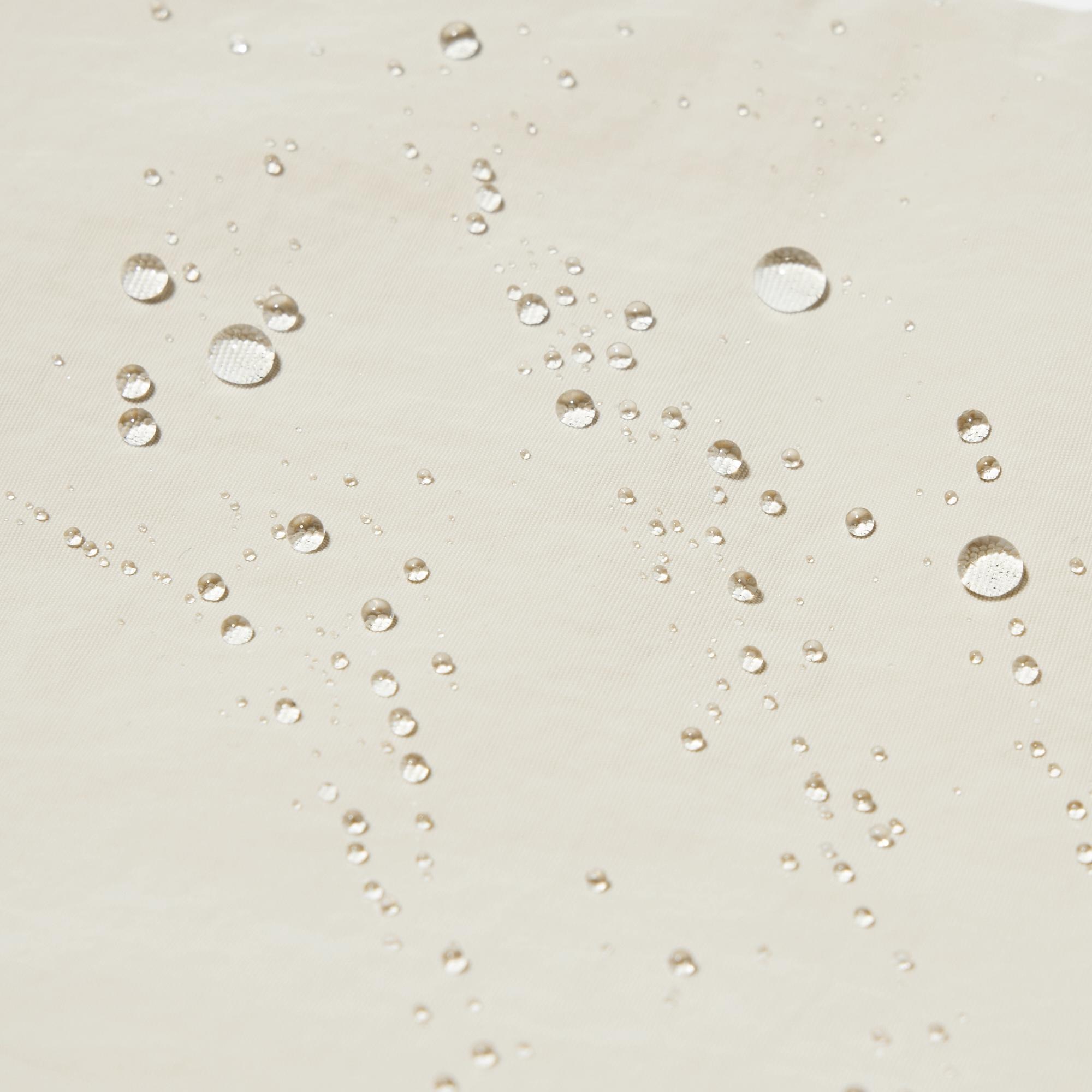 Water-repellent finish protects against light rain. *The finish is not permanent.