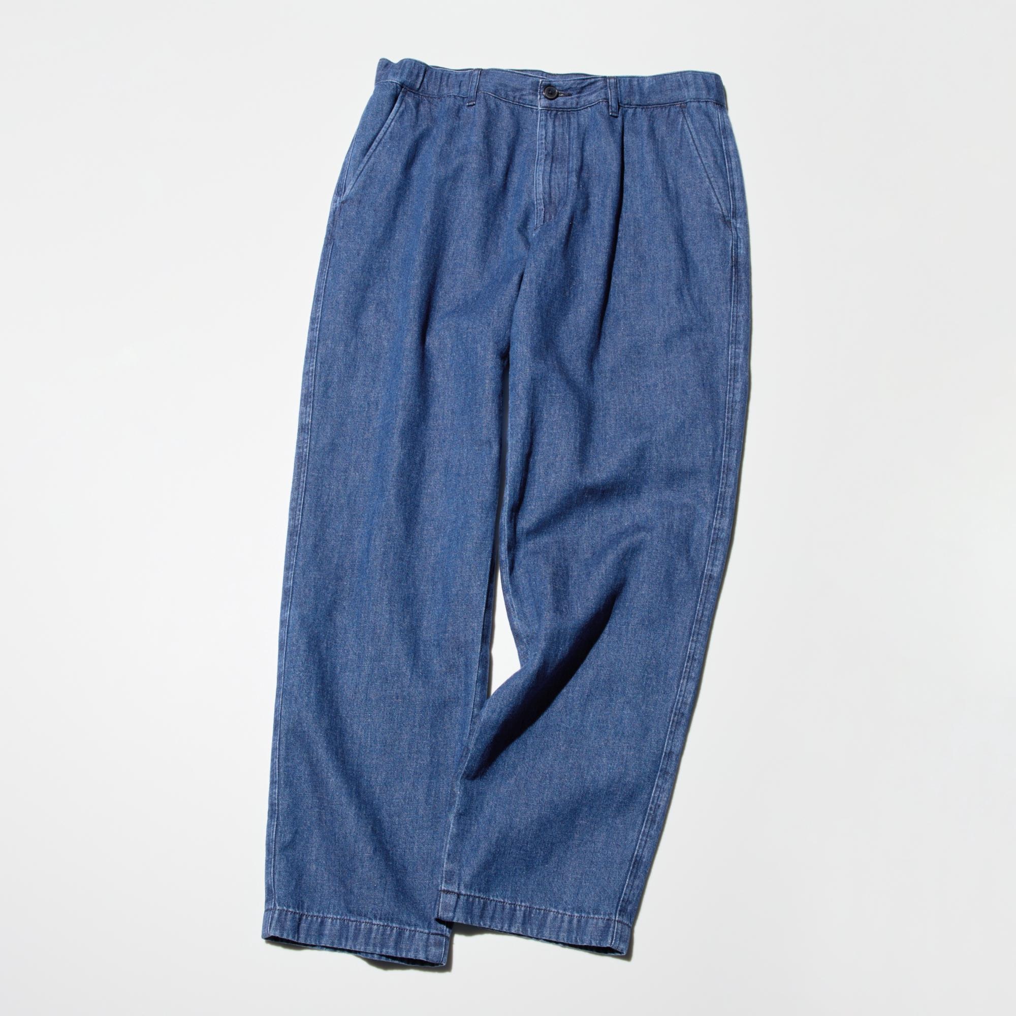 Flattering regular tapered cut with a roomy fit at the waist.