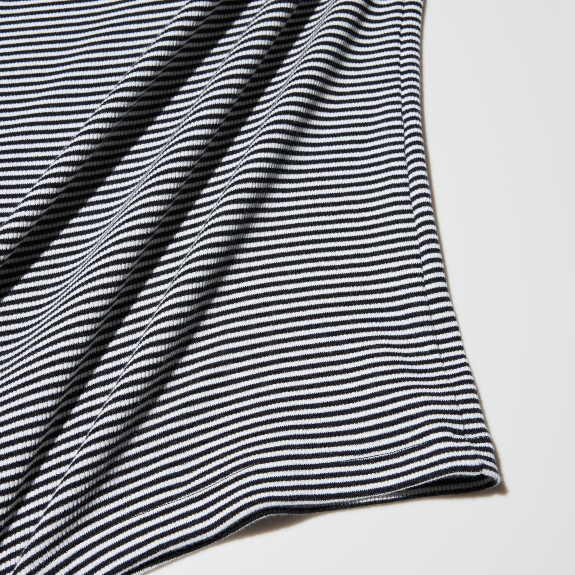 Contouring, finely ribbed fabric.