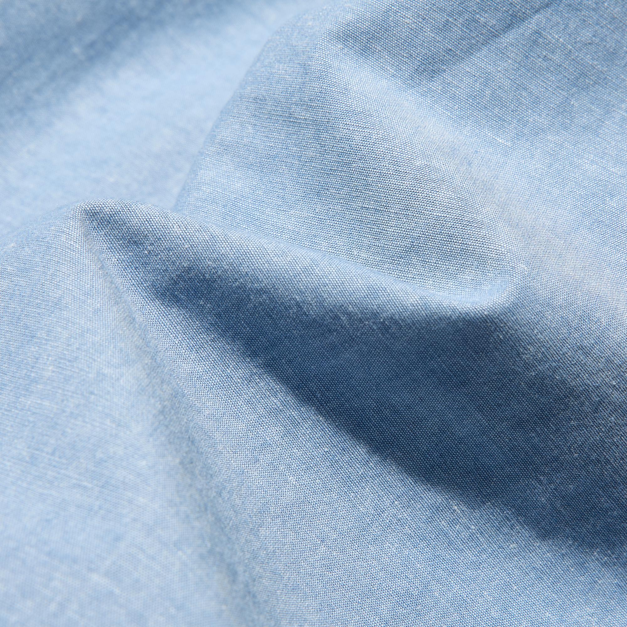 Combines the cool feel of linen and the softness of cotton for comfort.