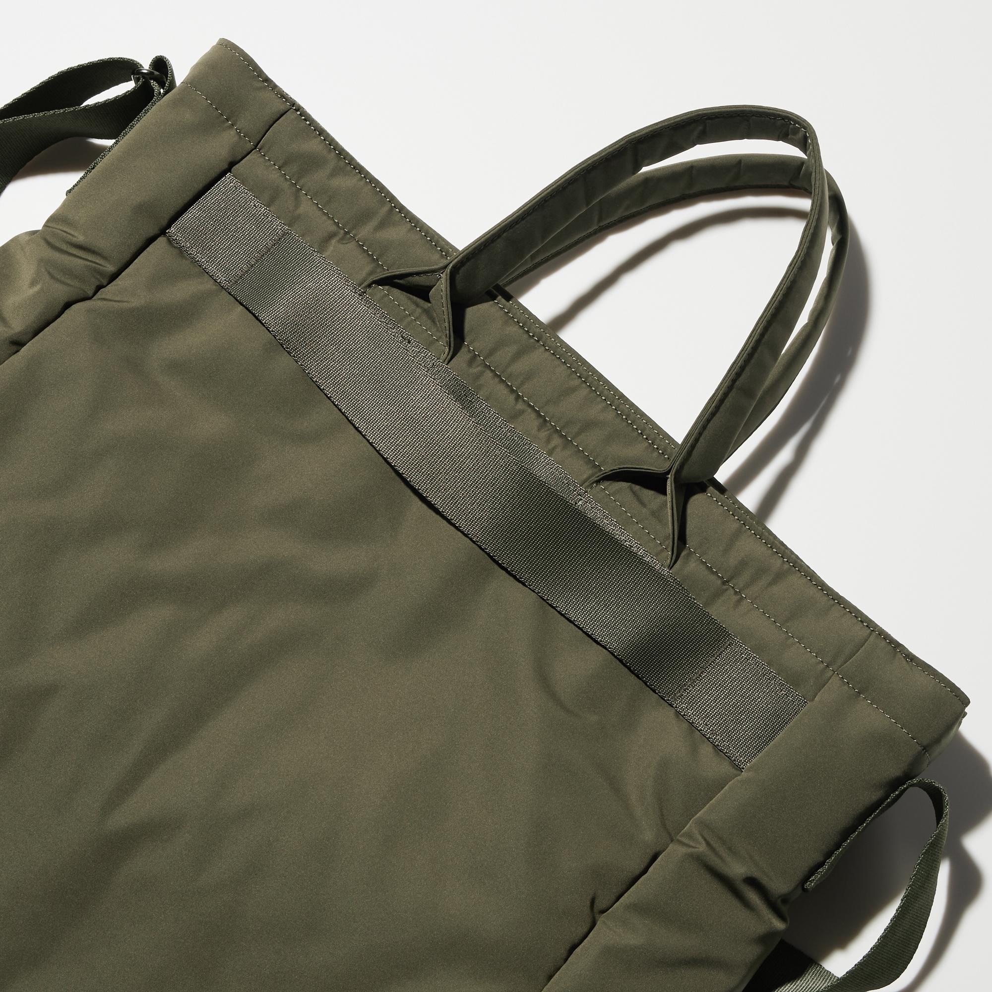 Large capacity two-way bag, perfect for travelling. Suitcase strap on the back makes it ideal as carry-on baggage.