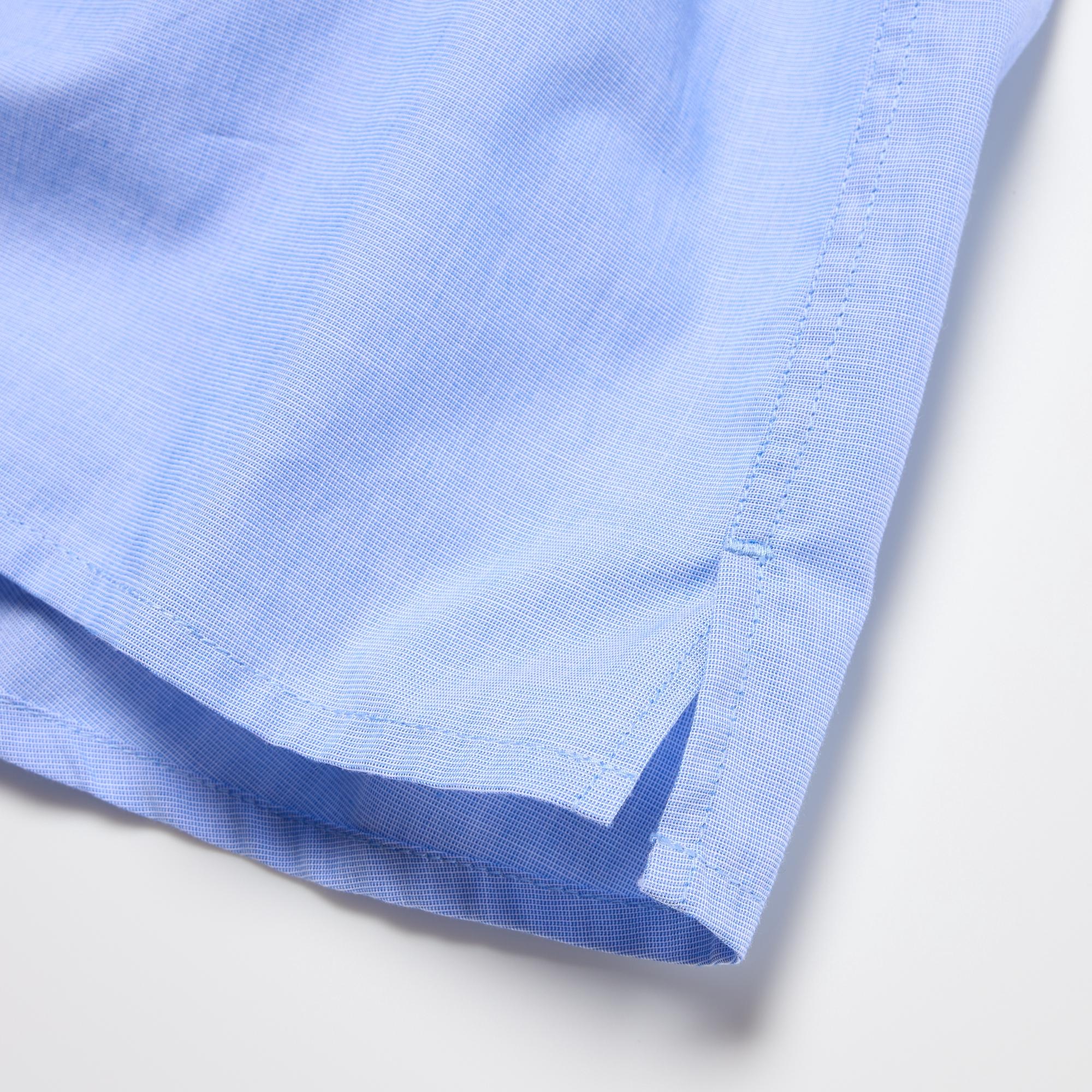 Қозғалыс жеңілдігі үшін бүйірлік саңылаулар.