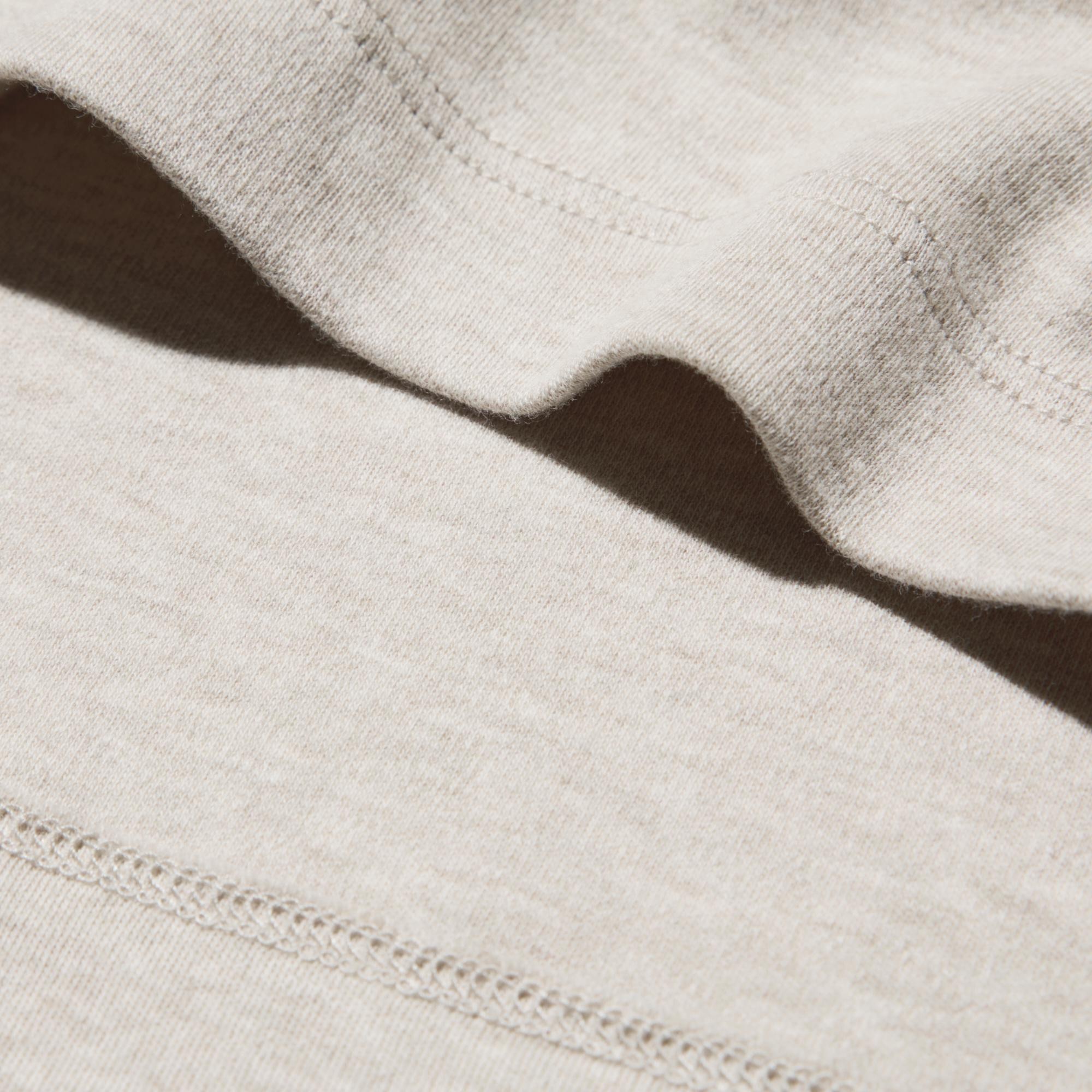 Finely brushed on the inside for a soft and comfortable feel.