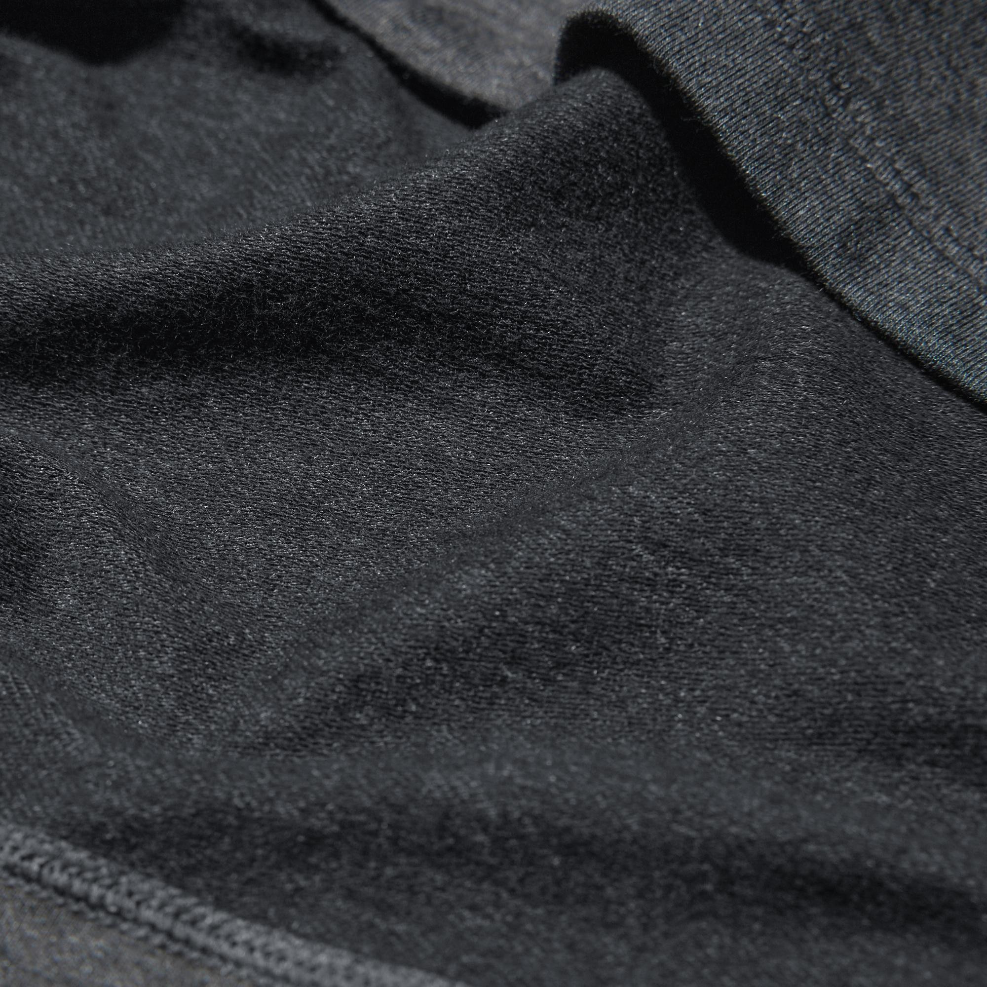 Comfy 'HEATTECH' cotton feels great against your skin.