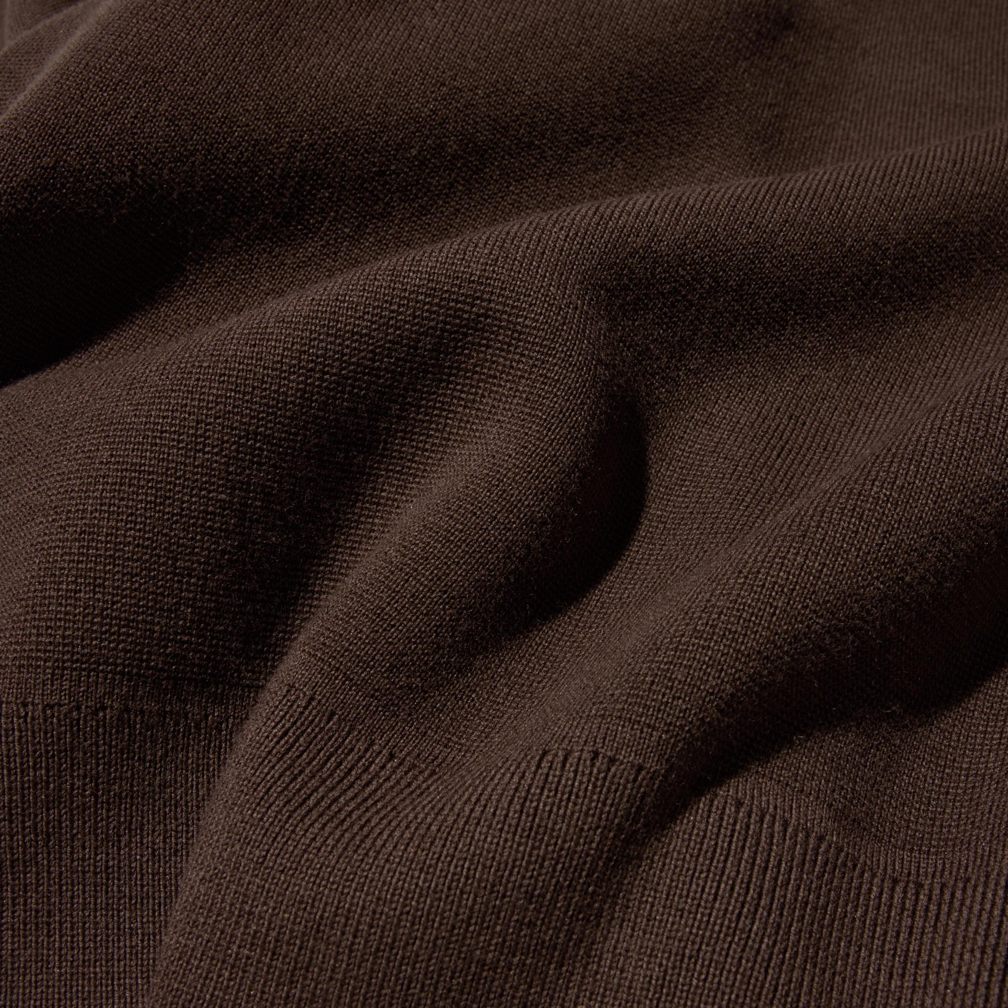 A stretchy knit with a perfectly crisp feel. Machine-washable for easy care.