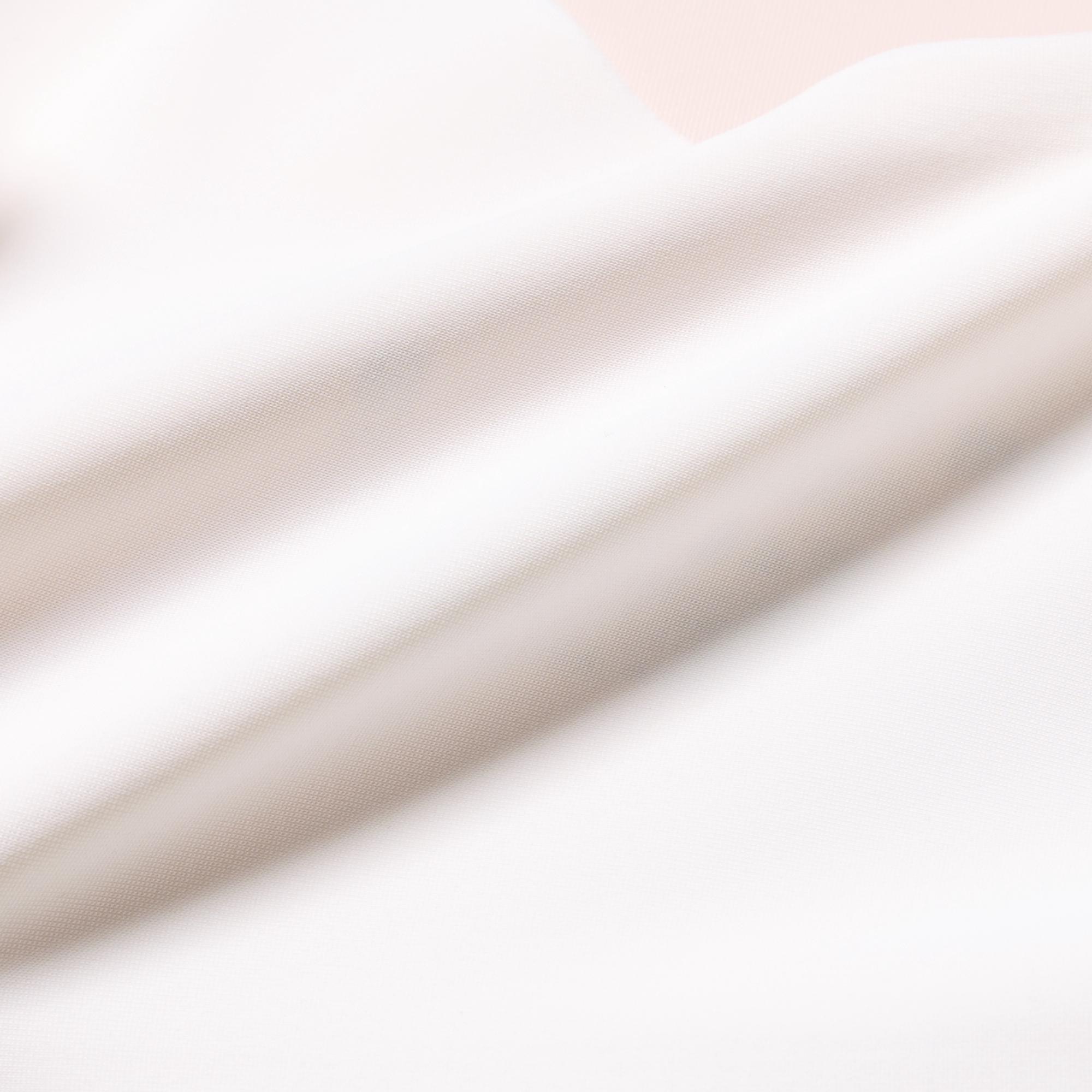 'AIRism' fabric for stay-fresh comfort.