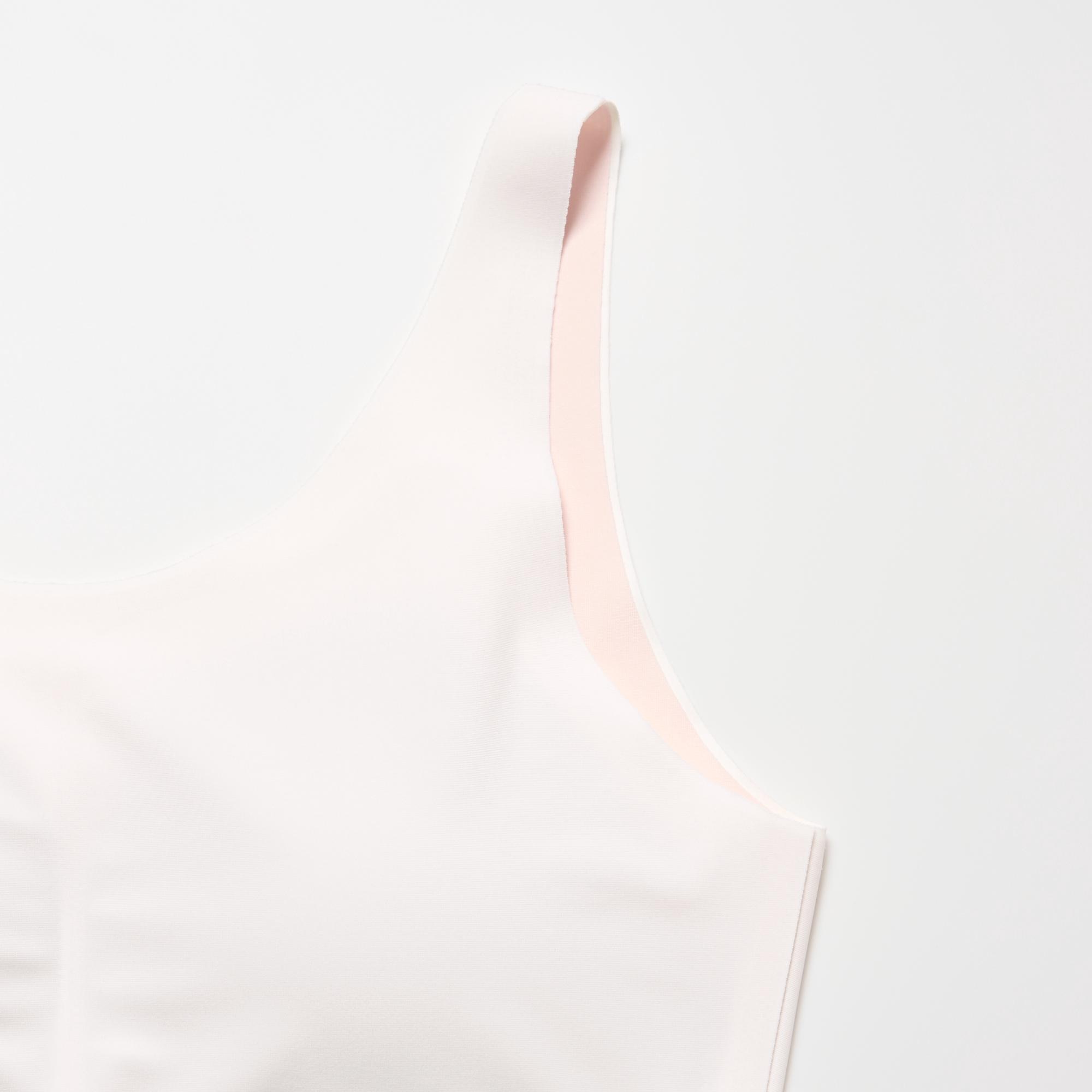 Seamless type design prevents itchiness and tightness. Smooth and comfortable, making it perfect as a first bra.