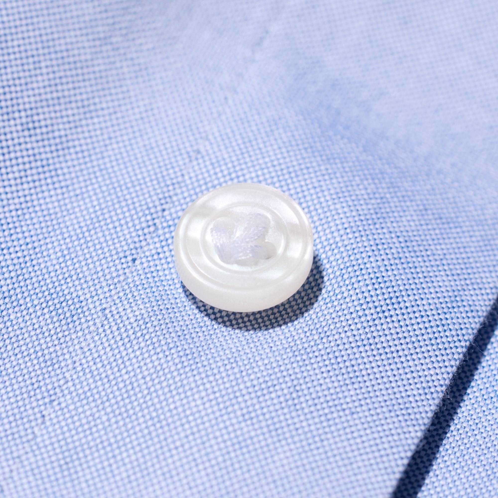 Special button stitching allows buttons to be fastened with one hand.