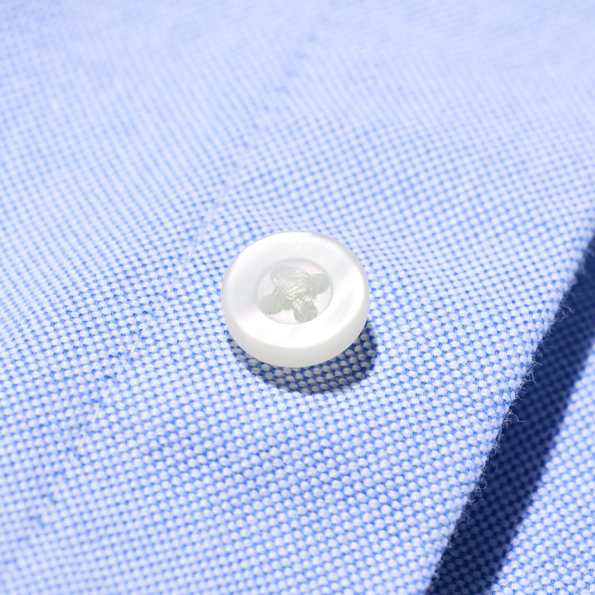 Buttons with rounded edges for easy fastening.