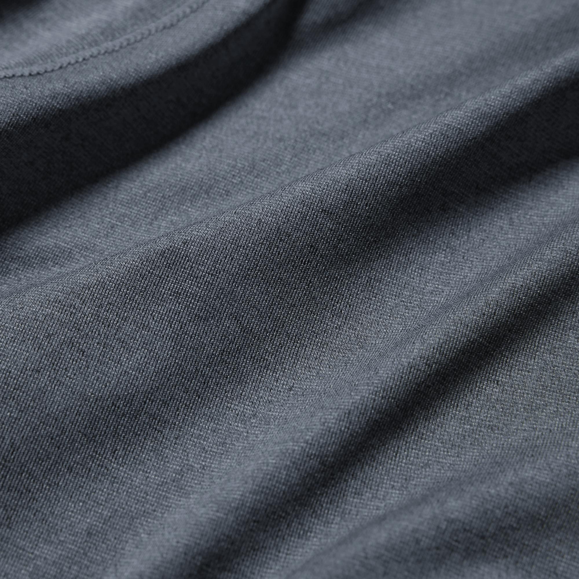 Smooth 'AIRism' for stay-fresh comfort.