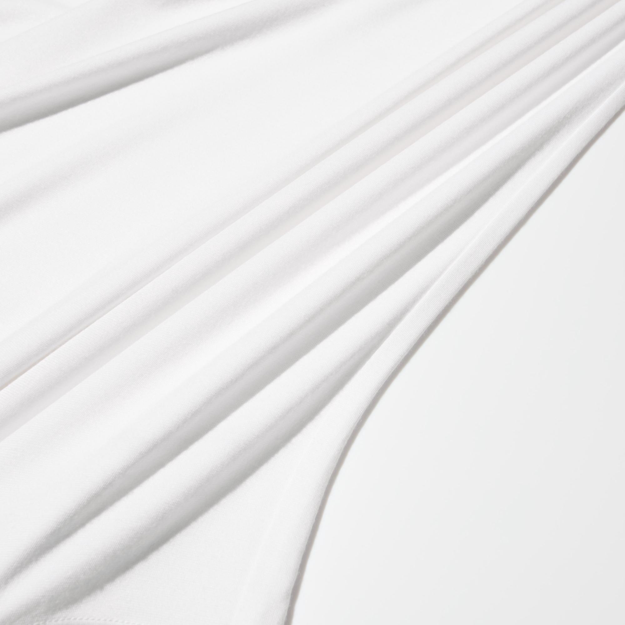 Moderately fitted design with Ultra Stretch, making it perfect as an undershirt.