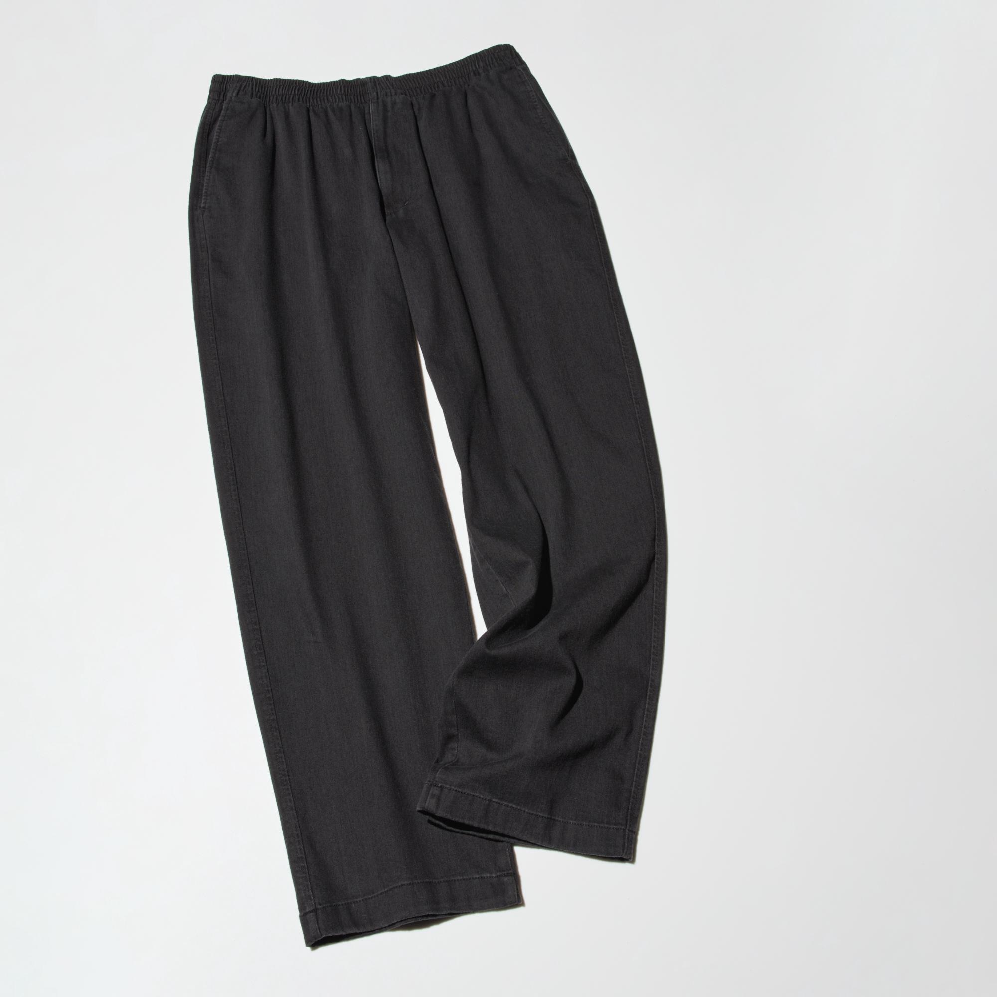 Relaxed tapered silhouette for a comfortable fit.