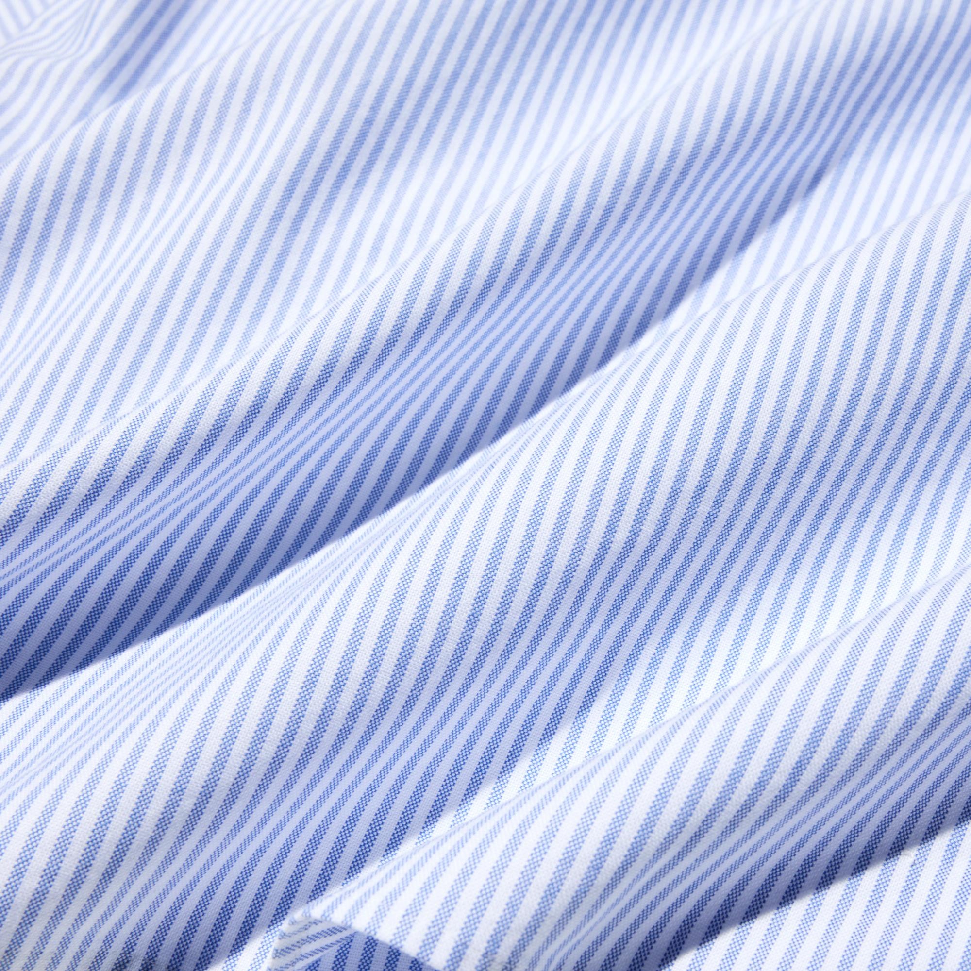 Fabric made from triple-twisted combed yarn. Specially selected yarn results in the ideal balance of soft texture and premium quality.