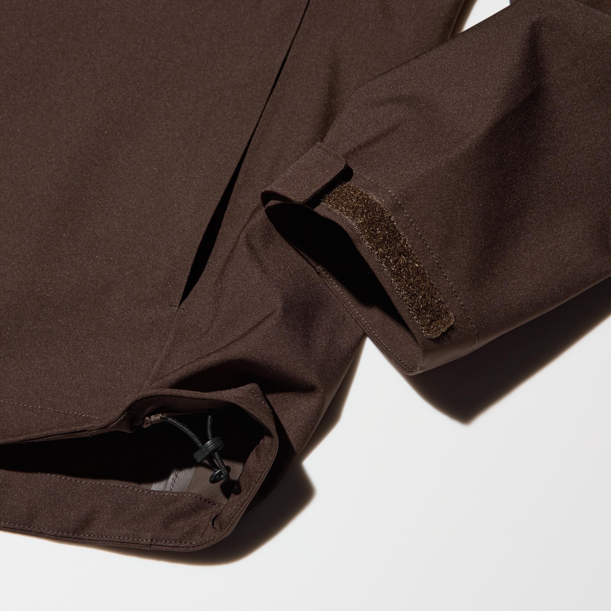 Drawstring at the hem lets you adjust the fit. Cuffs with hook-and-loop fastener for fit adjustment easily.