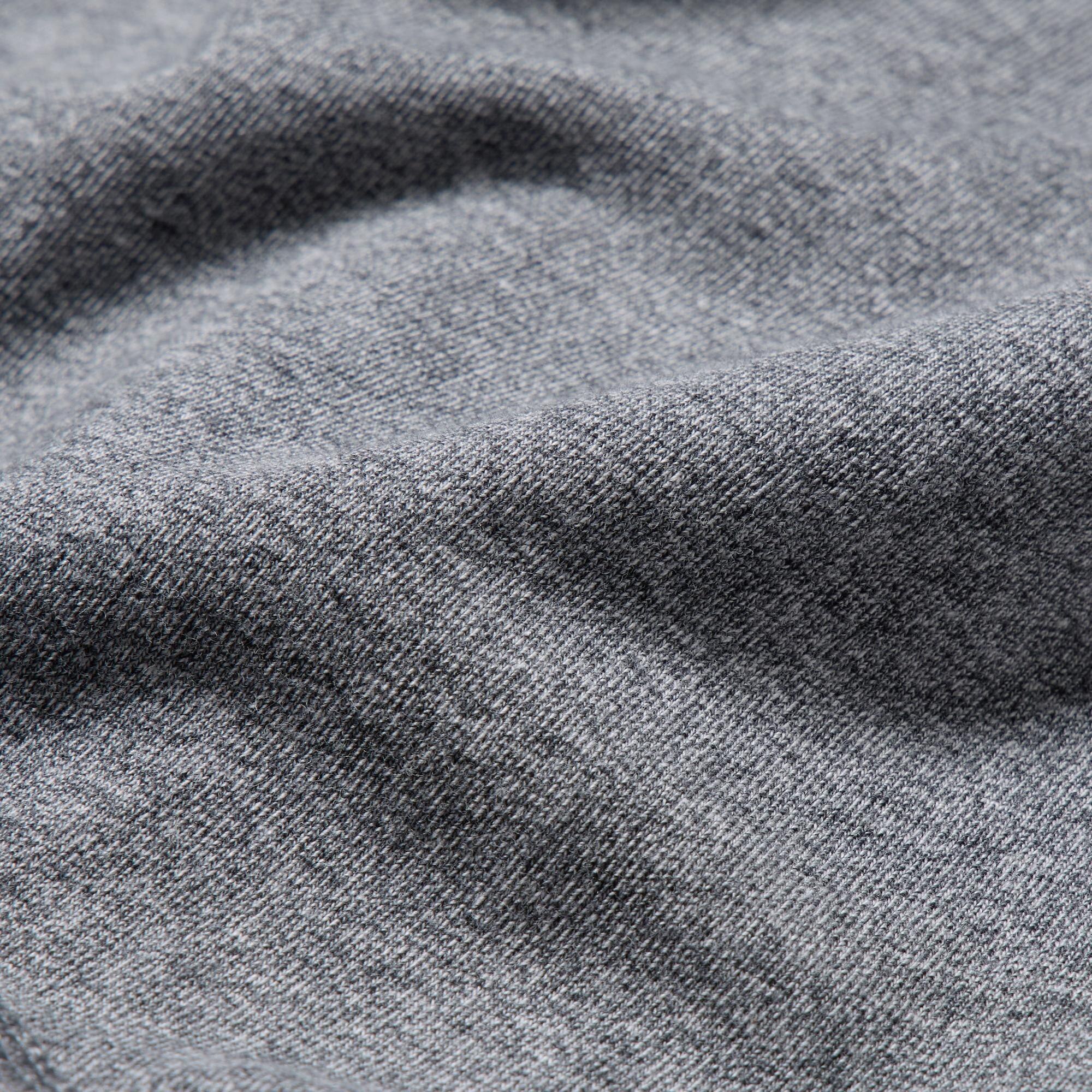 Made with pilling-resistant compact cotton for a premium look and a comfortable feel.