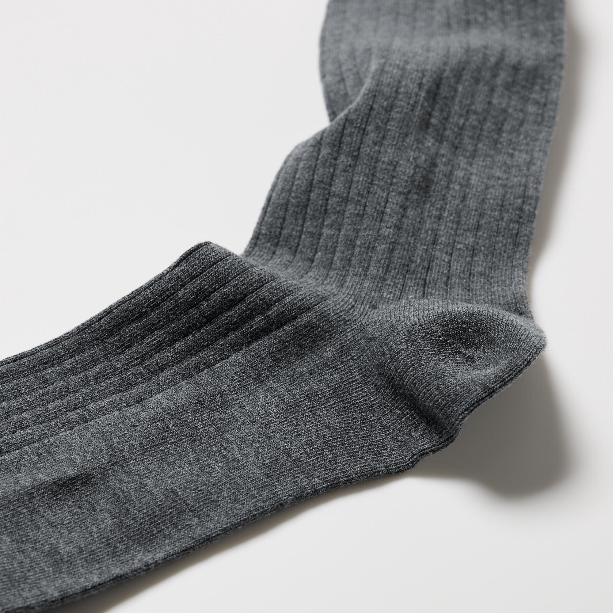 The same thickness as conventional socks with extra warmth.