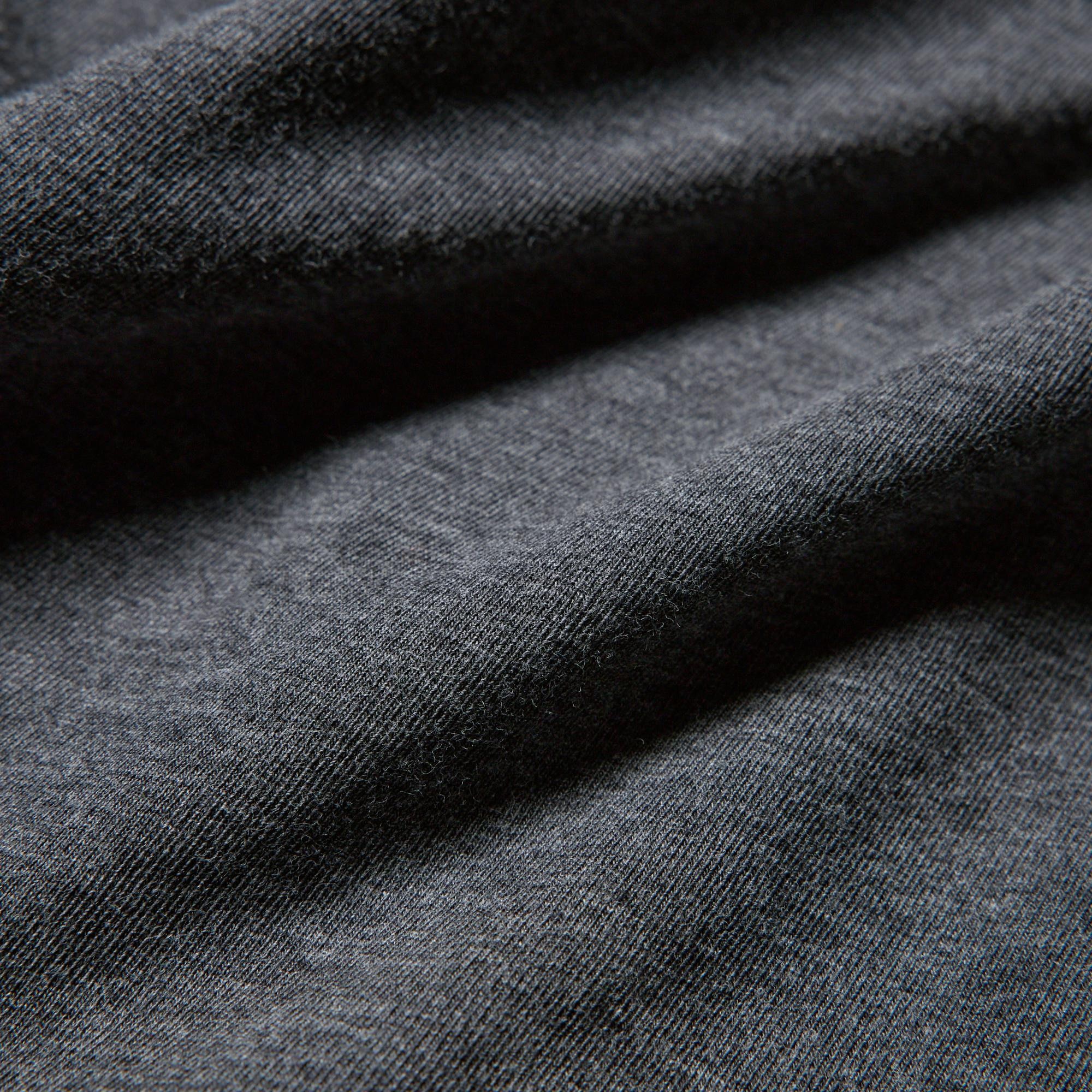 Made with pilling-resistant compact cotton for a premium look and a comfortable feel.
