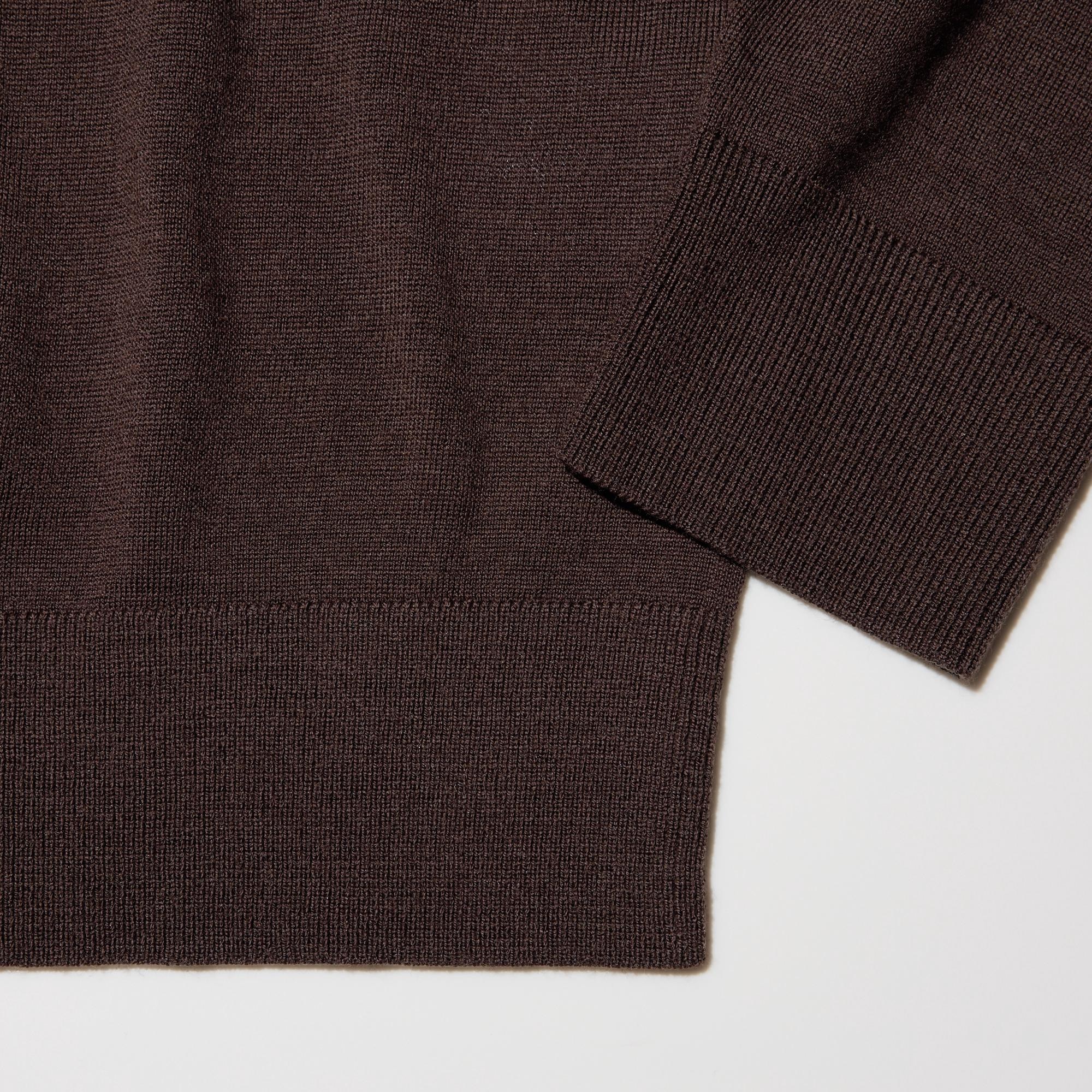 Variable ribbed knit at the sleeves and hem to prevent sagging.