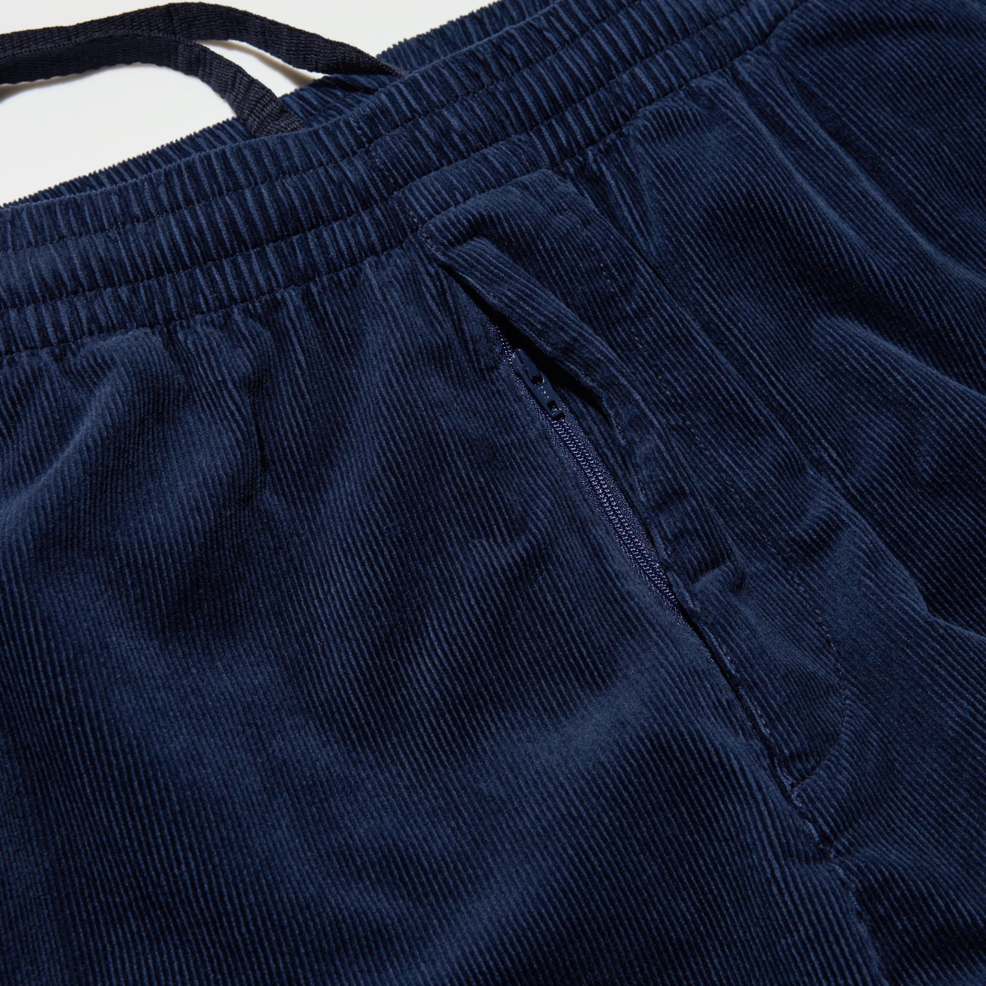 Convenient elastic waistband with front slide fastener.