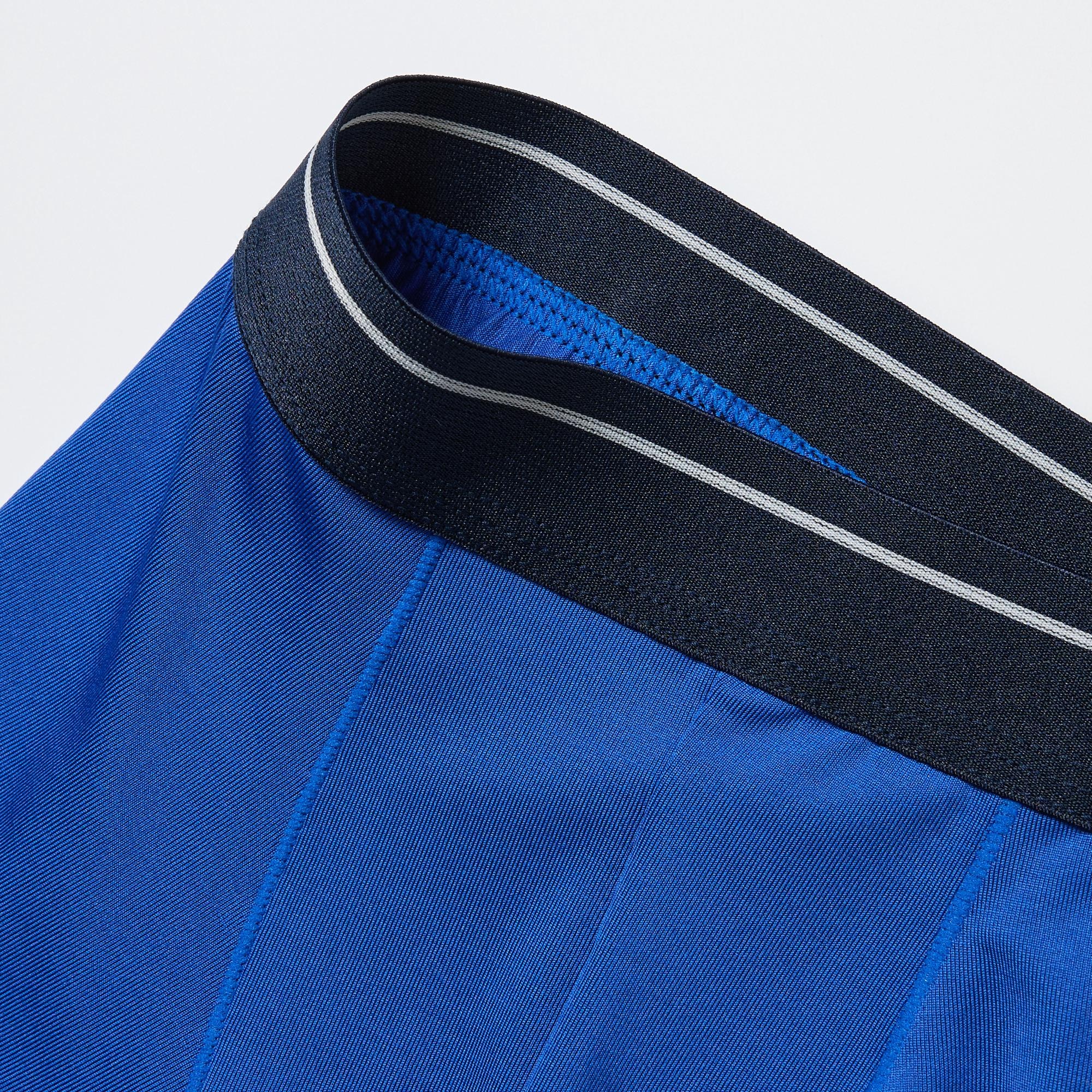 Sleek exterior elastic waistband.