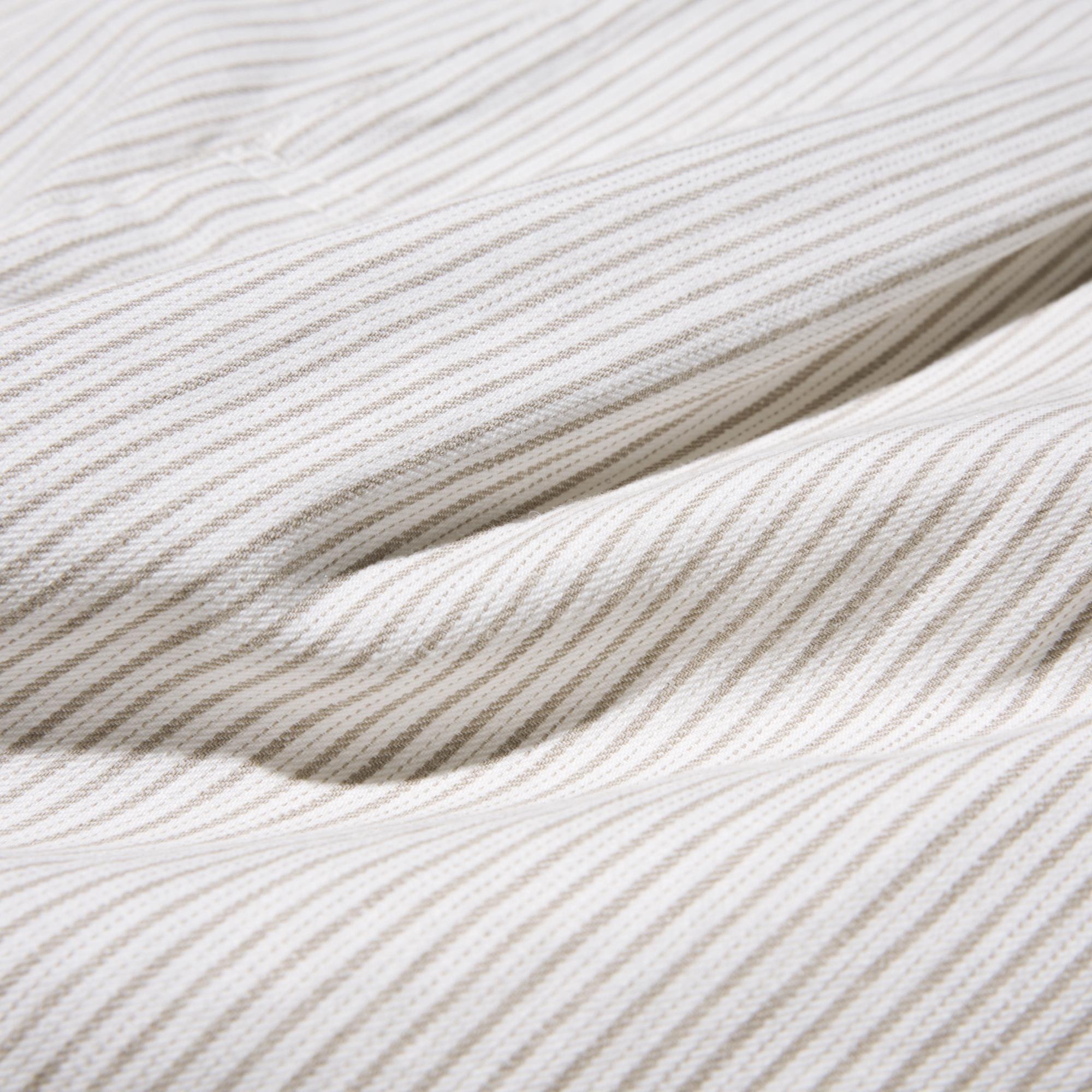 Blended fabric combines the cool feel of linen and the softness of cotton. Linen-cotton blend with a natural wrinkled texture.