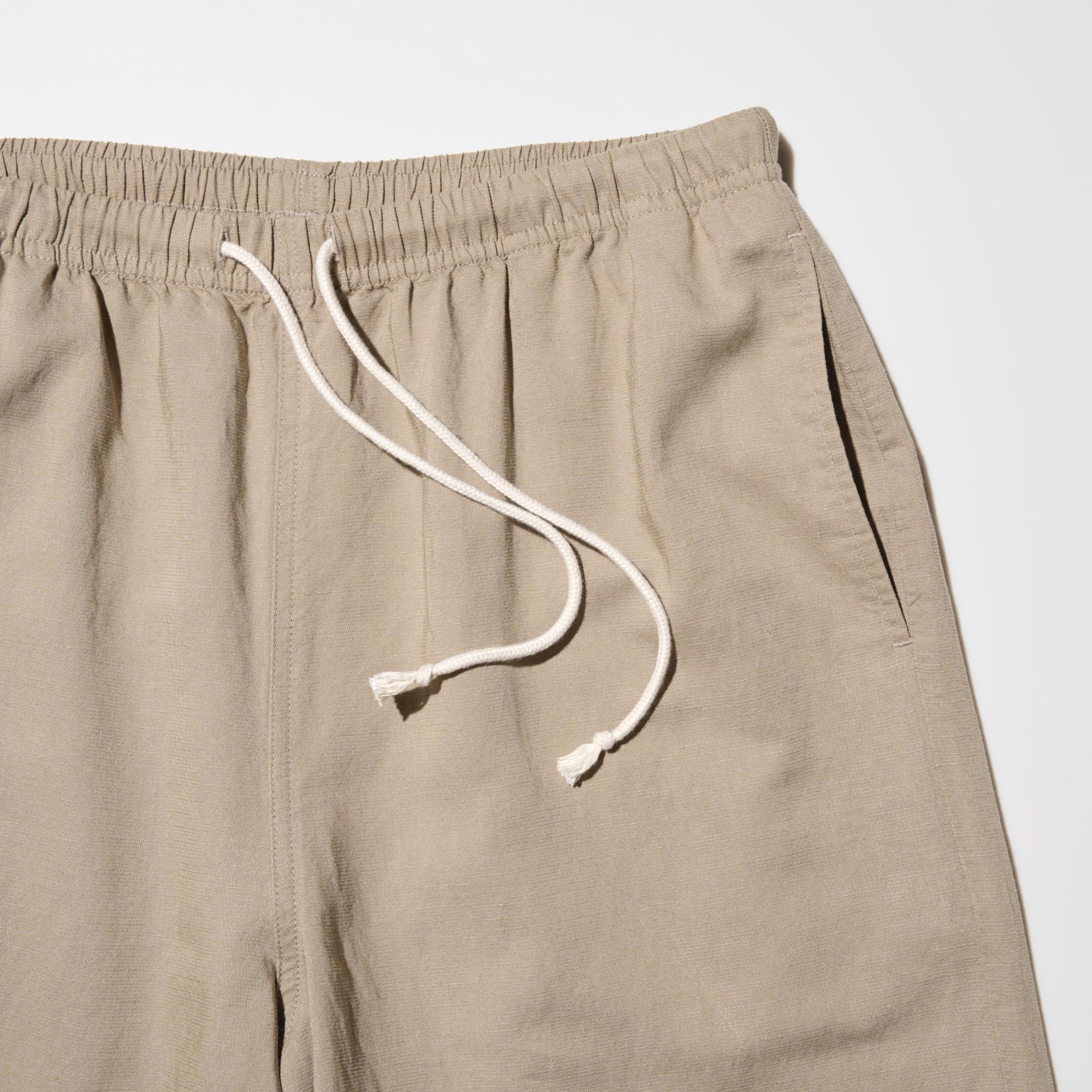 External waist drawstring for size adjustment. Narrow elastic waistband gives a sleek look.