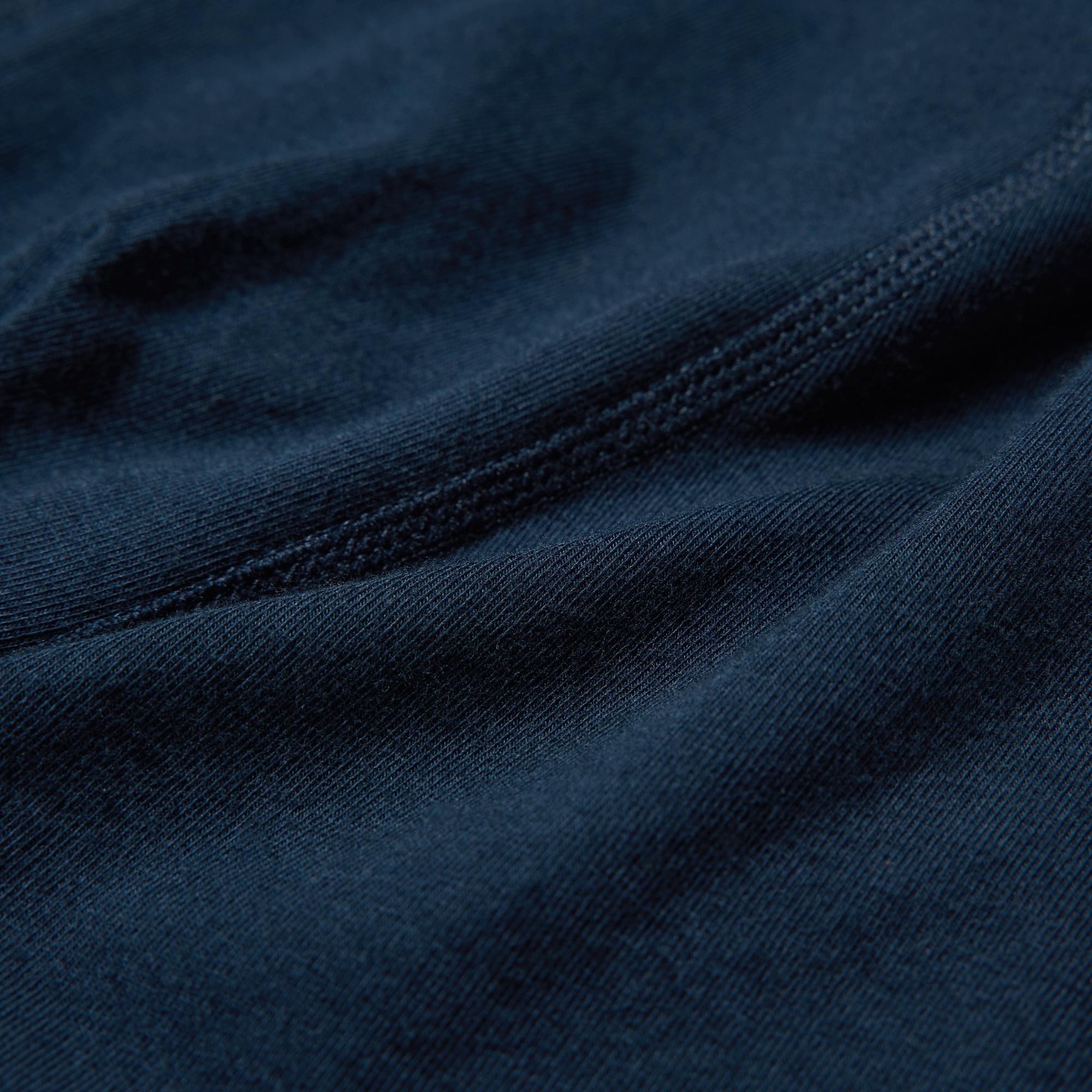 Pilling-resistant fabric for a premium look and a smooth feel. With deodorizing and odor control features.