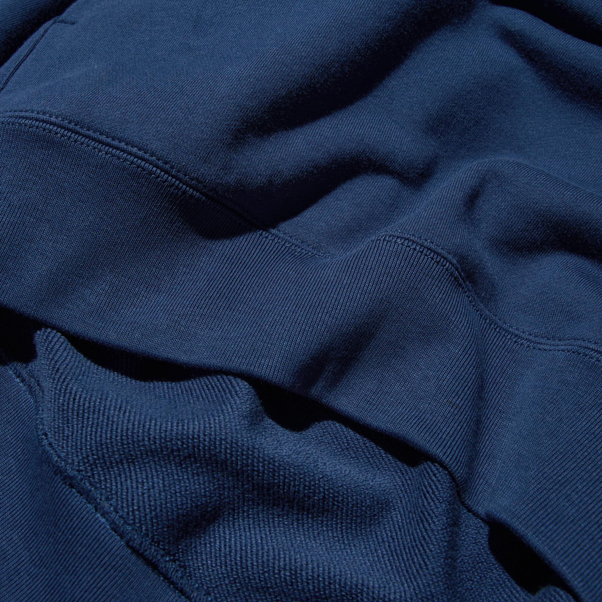 Premium fabric with a fine texture on both sides for a smooth feel. The special looped lining prevents pilling and sagging.