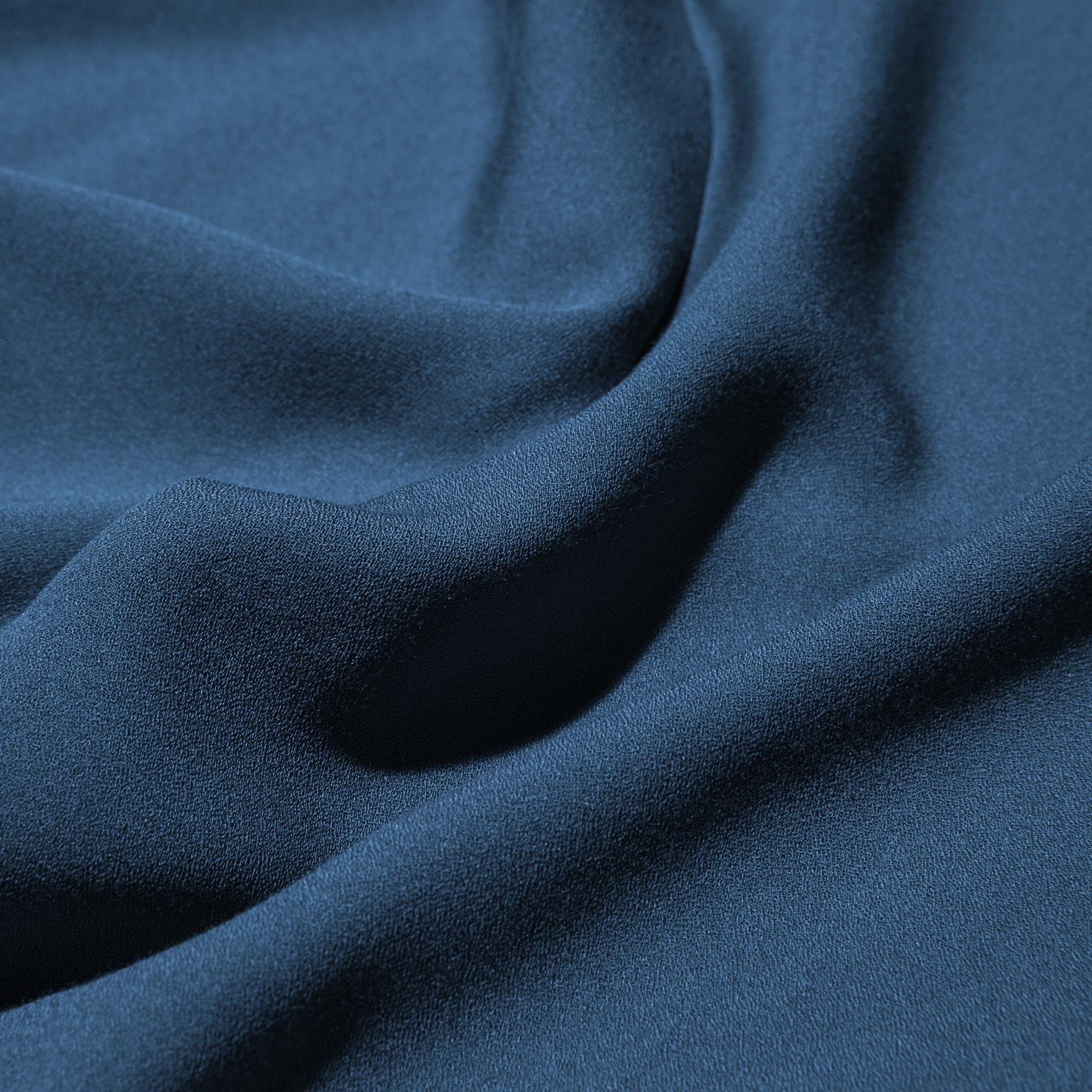 Comfortable crepe fabric.