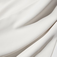 https://image.uniqlo.com/UQ/ST3/us/imagesgoods/475829/feature/usgoods_475829_feature1.jpg