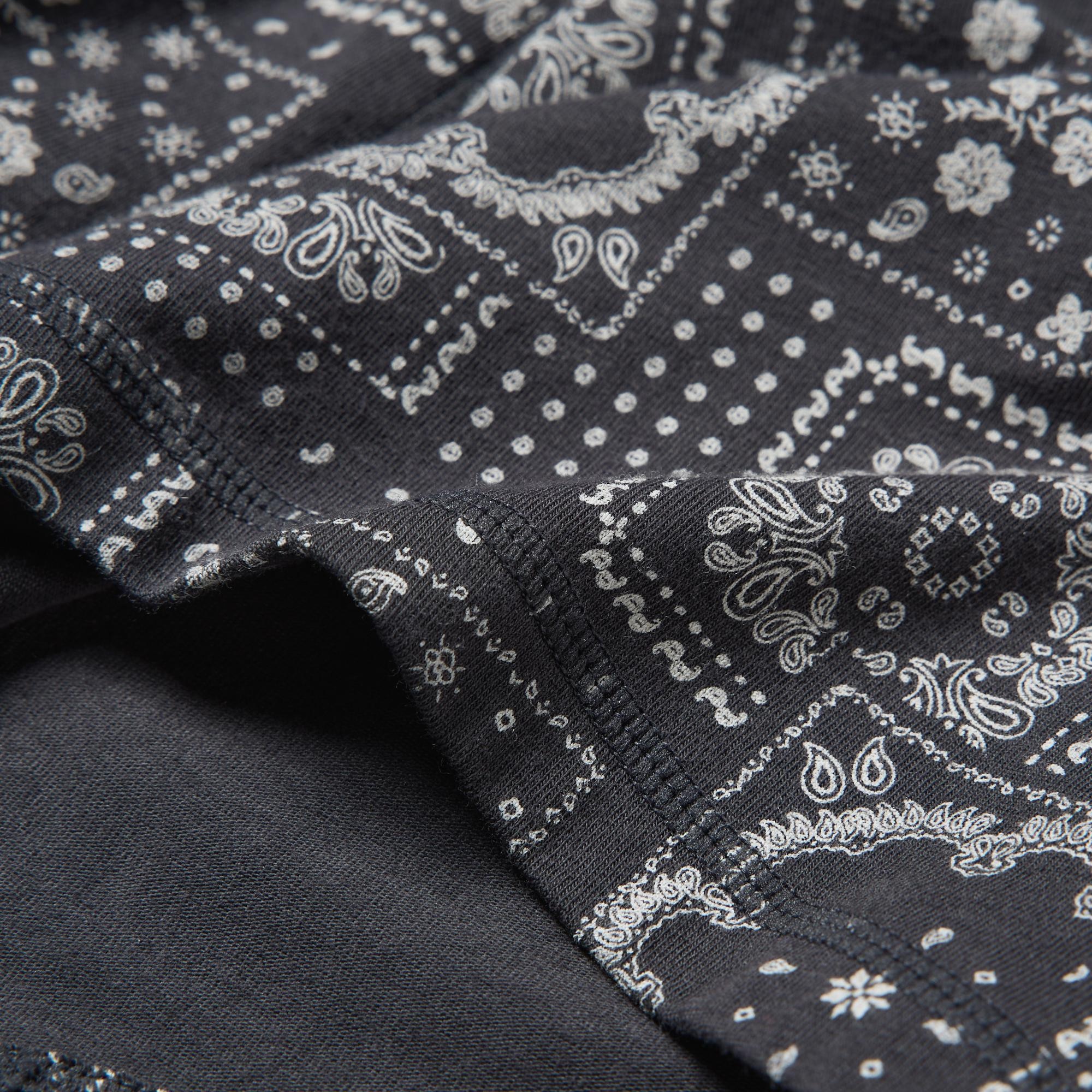 Pilling-resistant fabric for a premium look and a smooth feel. With deodorizing and odor control features.