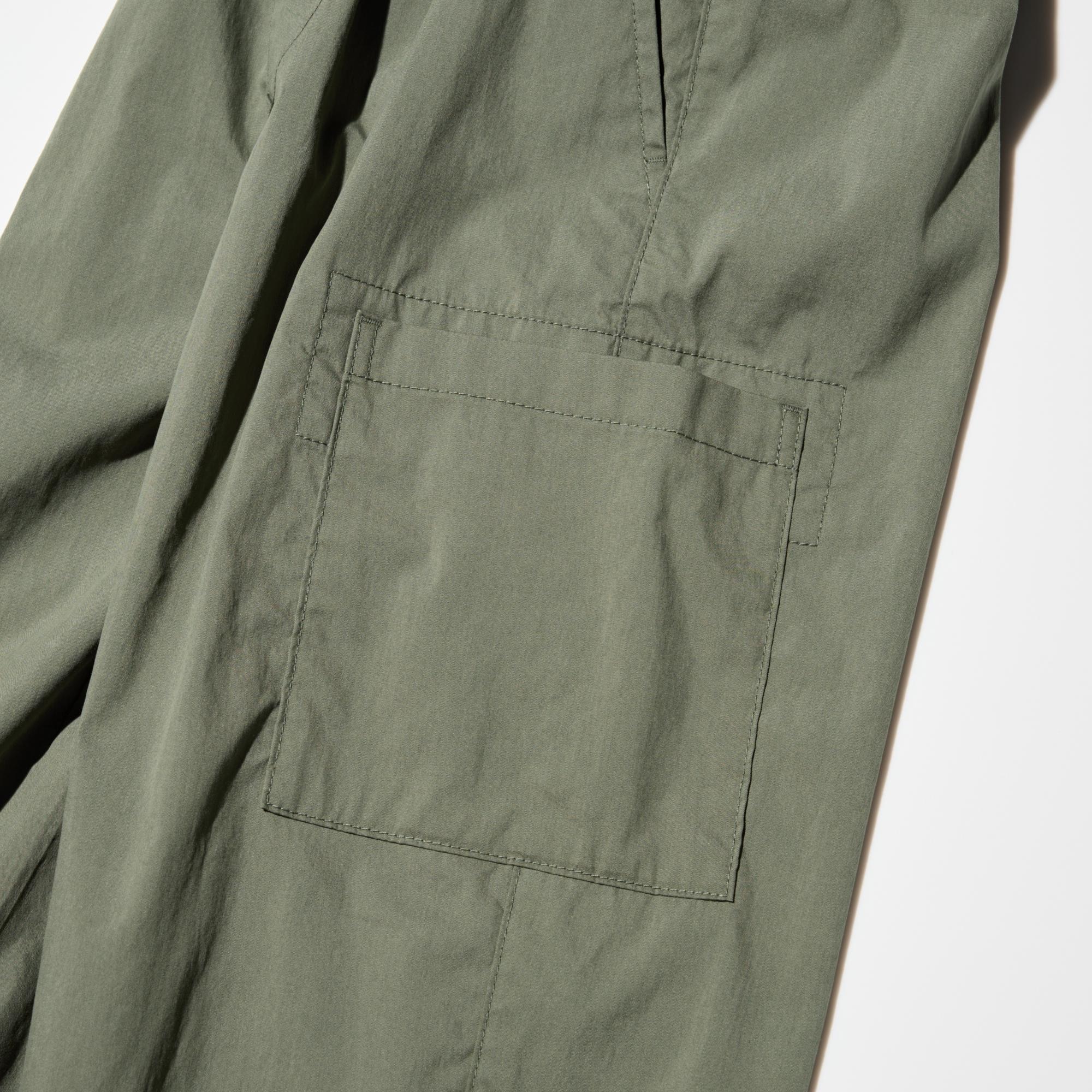 Sleek cargo pockets without flaps.