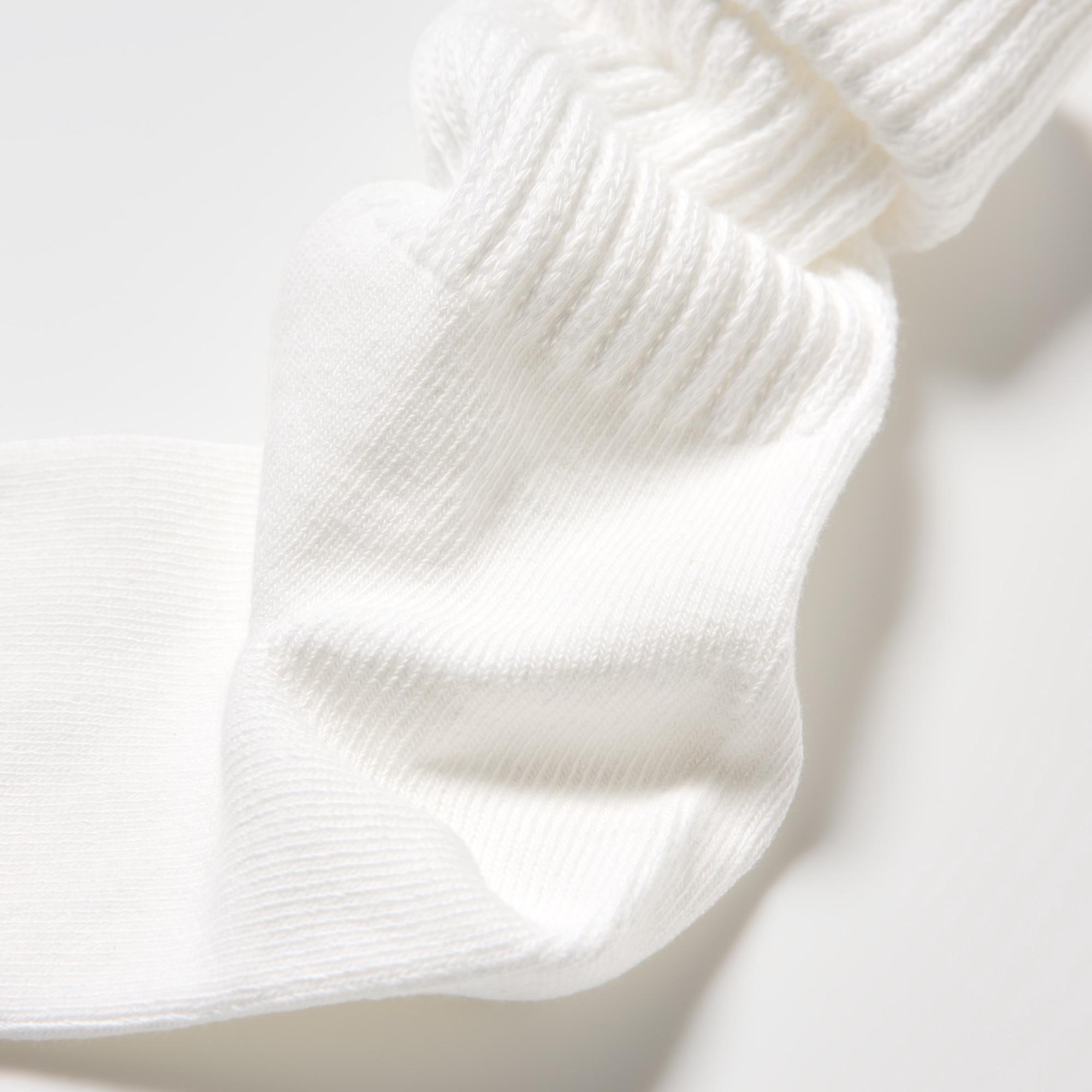 Special yarn neutralizes and deodorizes odors. The yarn retains its deodorizing properties even after washing. *Not permanent.