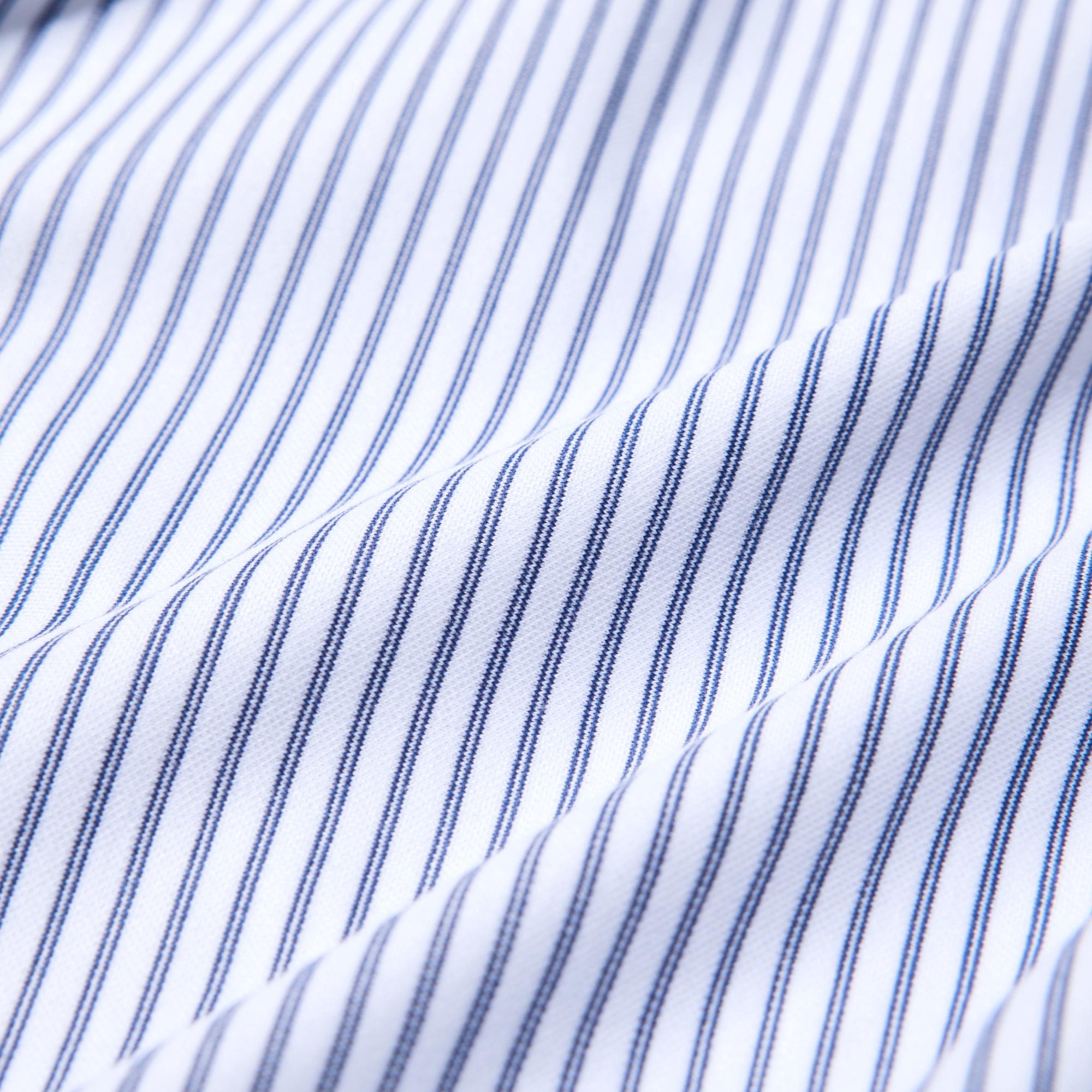 Stretchy jersey material looks like woven fabric and allows for easy movement. Smooth, premium fabric made from 120-count extra-fine double-ply thread.
