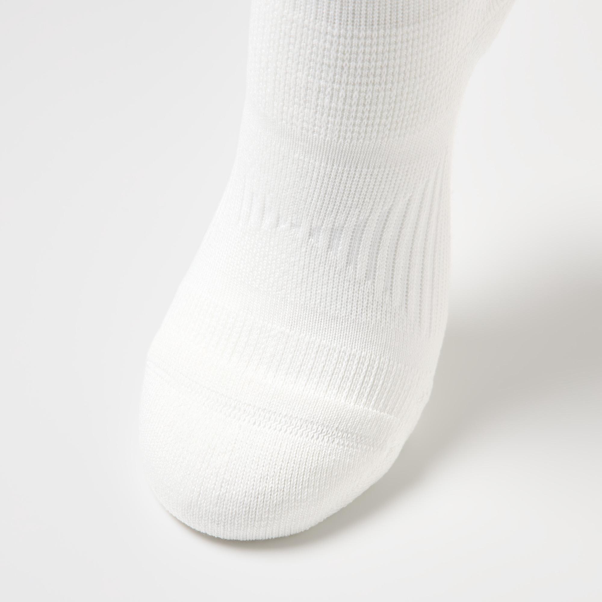 The arch support design at the instep keeps socks in place, making them ideal for sports and active wear.