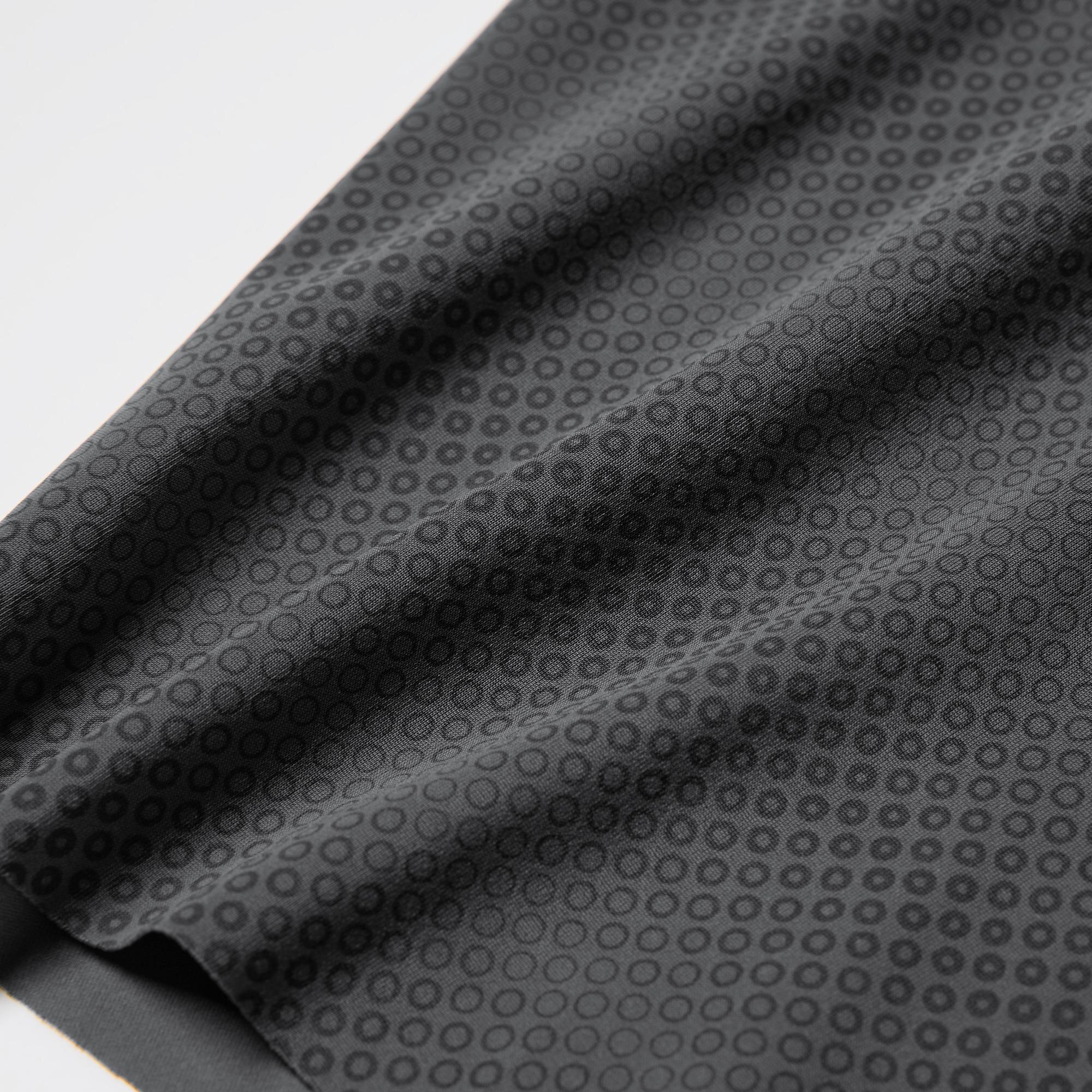 Comfortable 'AIRism' innerwear with DRY technology for a stay-fresh feel. Bonded construction made without sewing thread for seamless comfort.