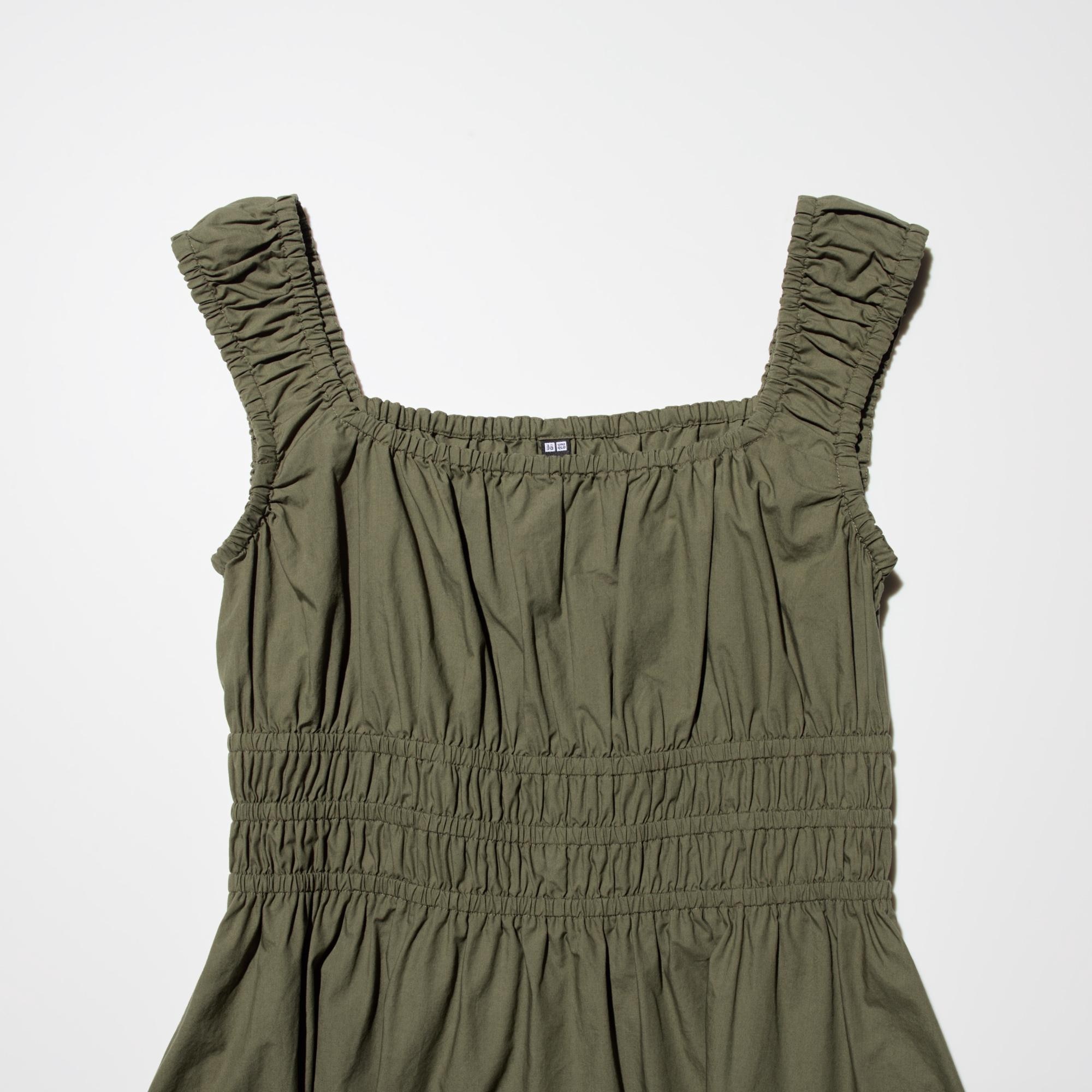 Flattering square neckline.
