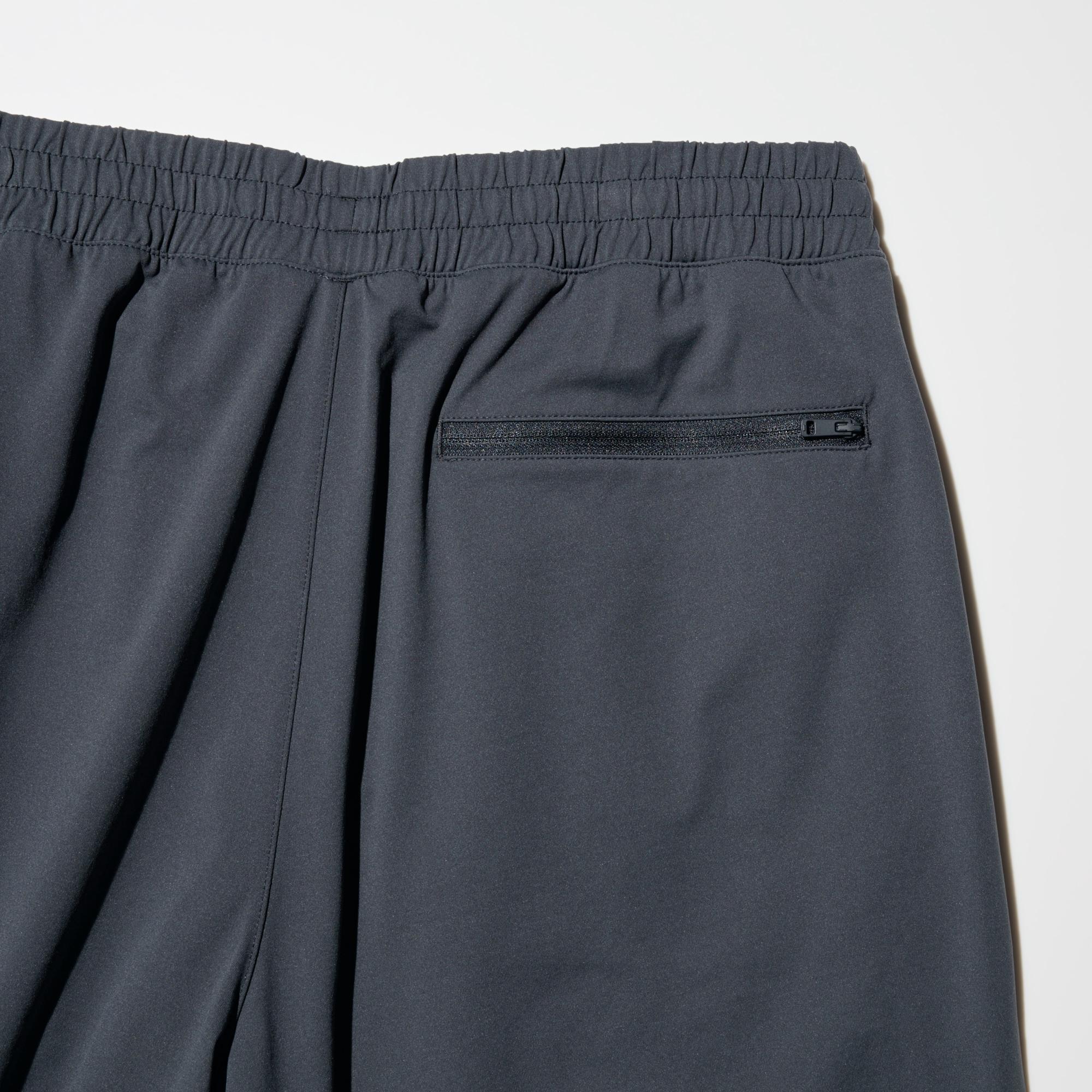 Hip pockets with slide fasteners to keep your belongings safe while you work out.