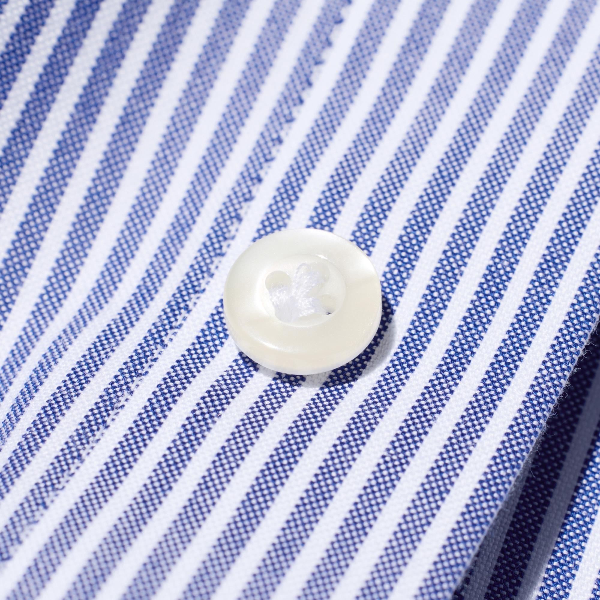 Special button stitching allows buttons to be fastened with one hand.