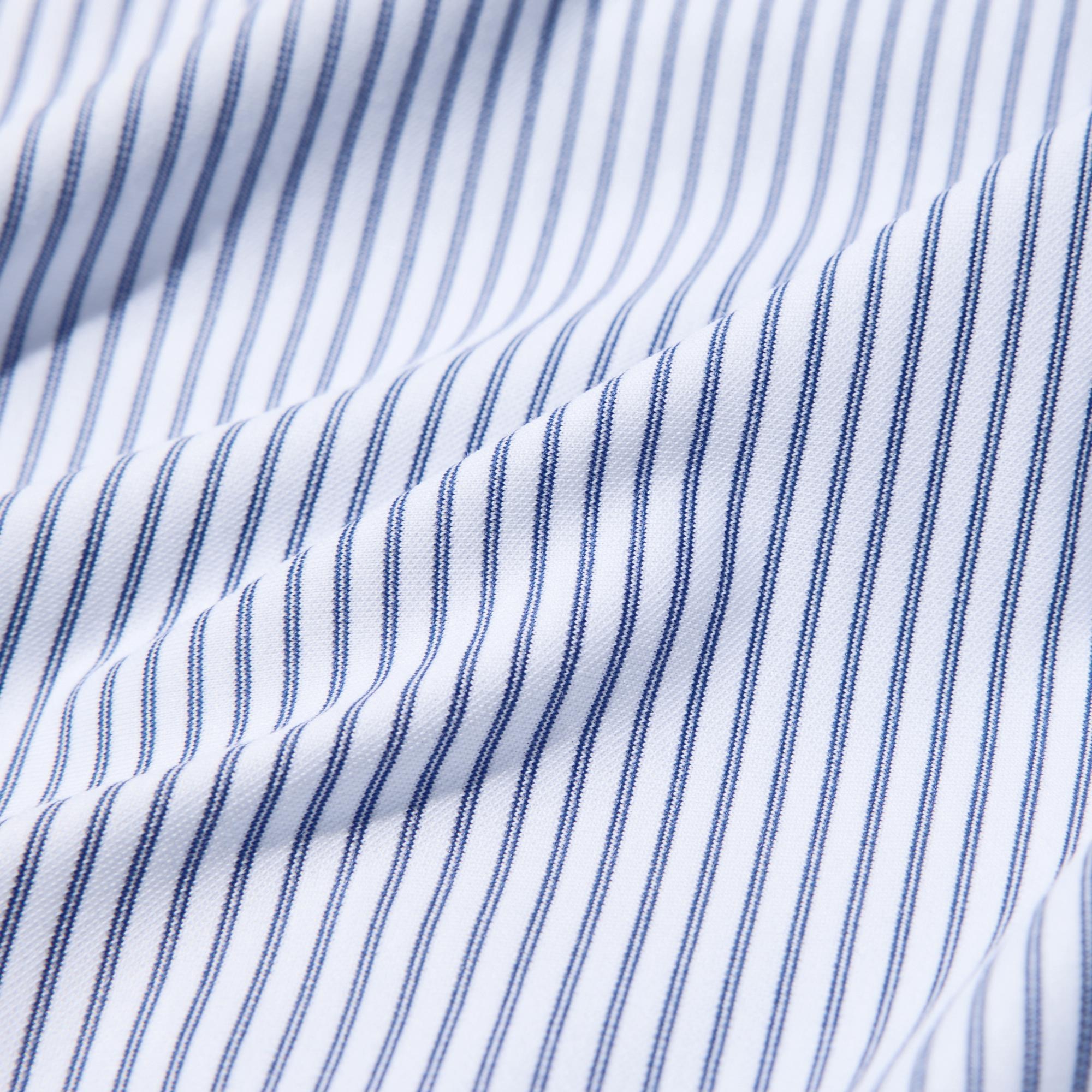 Comfortable cotton-blend jersey fabric made with fine-count double-ply thread.