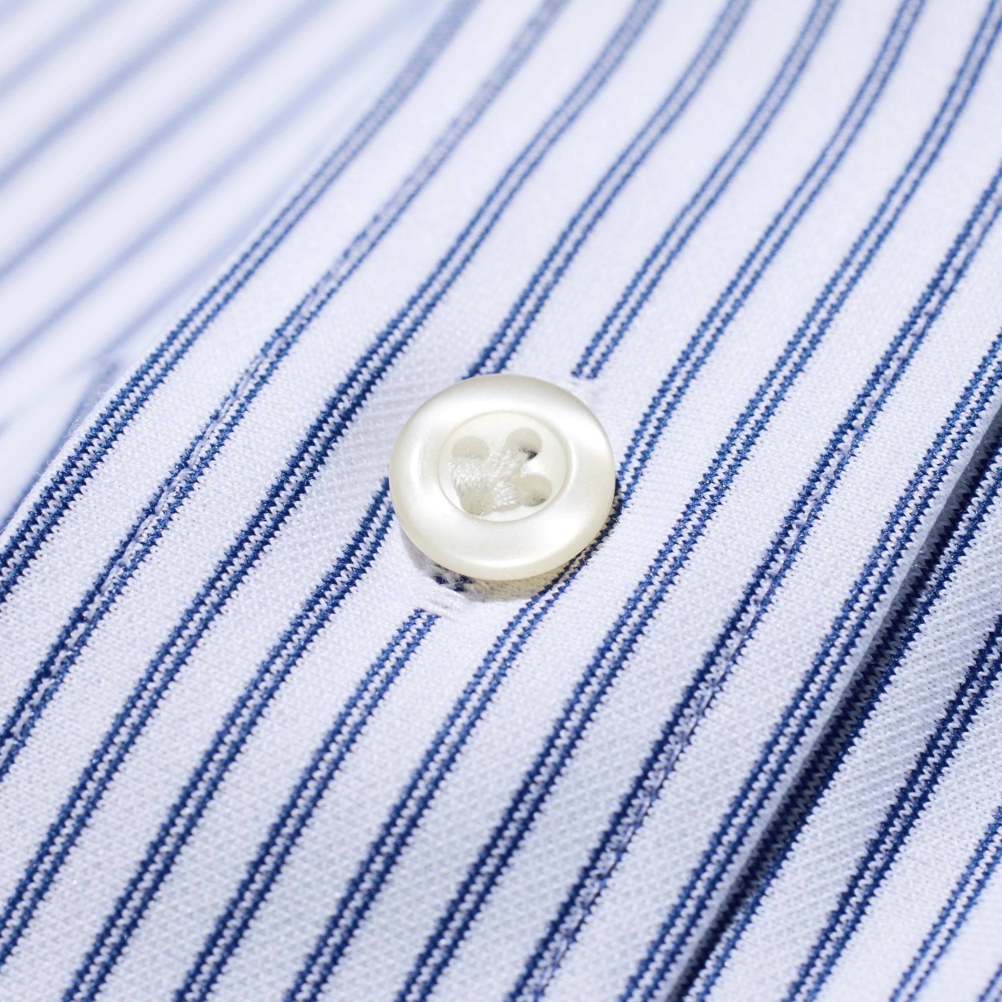 Special button stitching allows buttons to be fastened with one hand.
