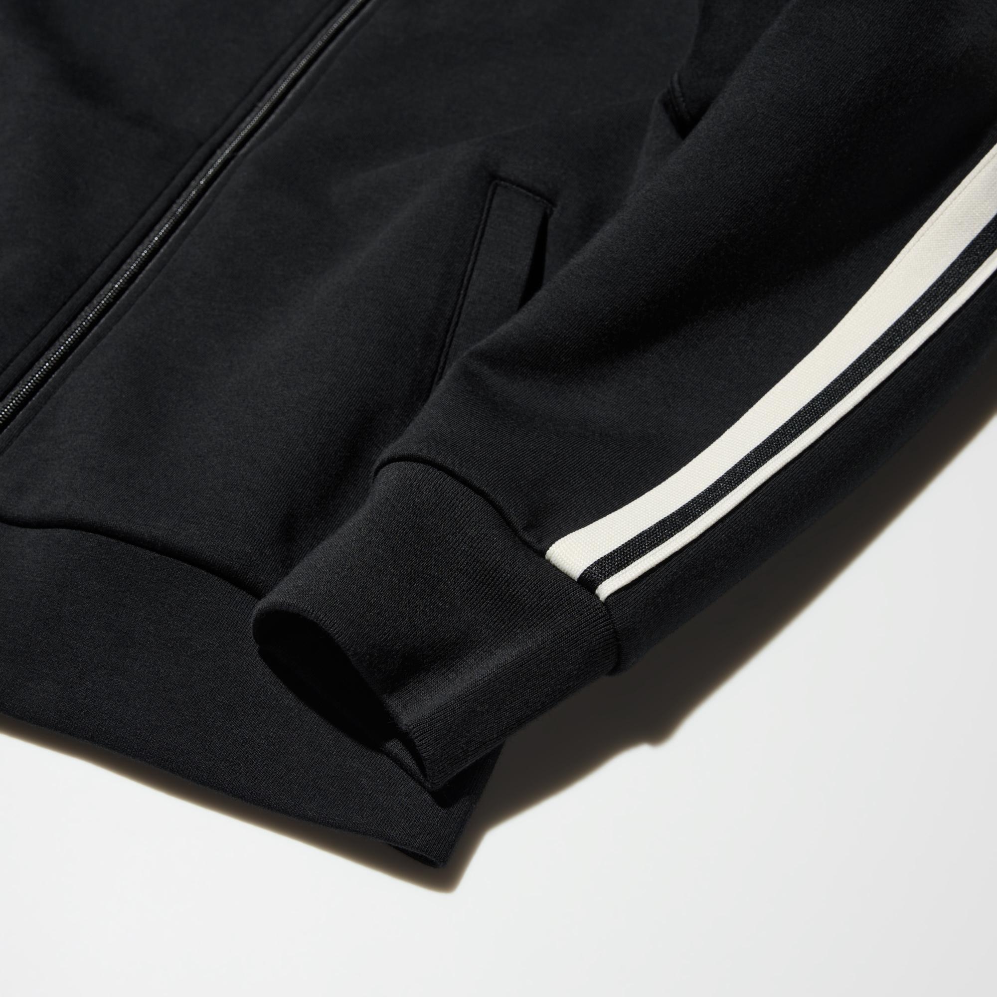 Sporty stripe design.