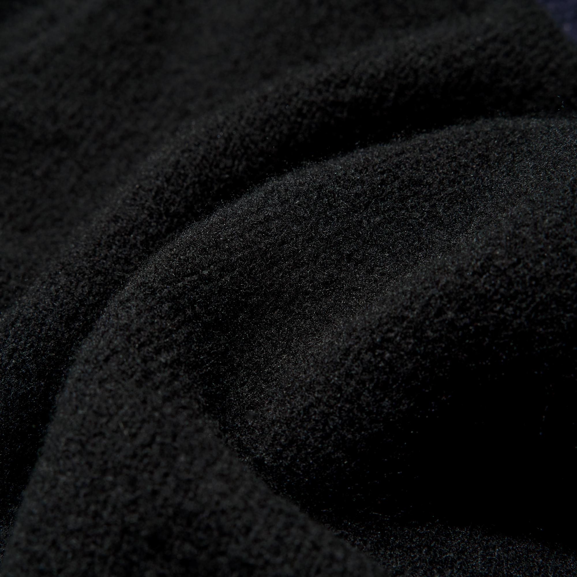 Легкая, не колючая пряжа «Souffle Yarn» специально обработана для дополнительного тепла и мягкости.